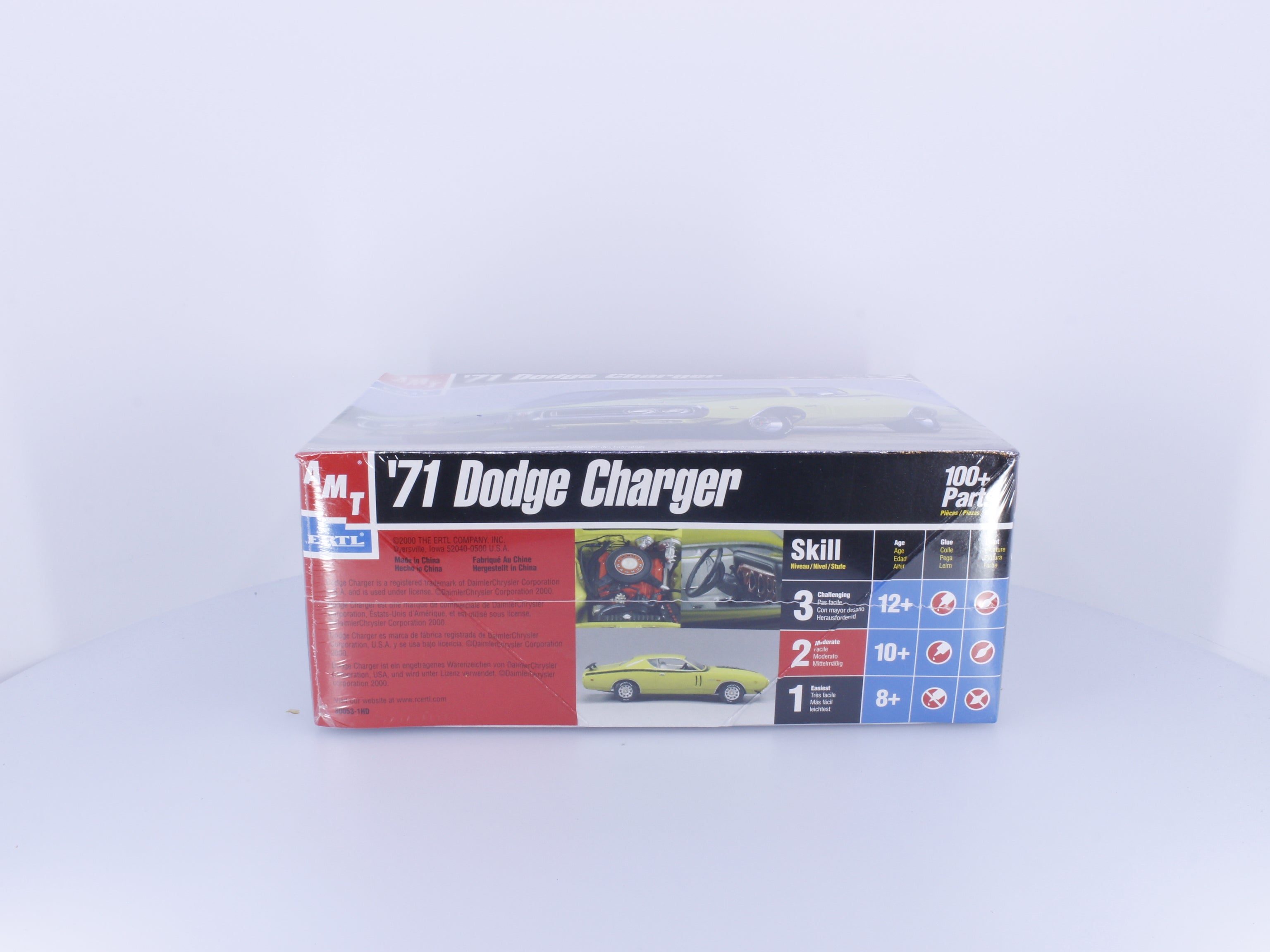 AMT 30053 G 1971 Dodge Charger Plastic Model Kit 1/25 (#1)