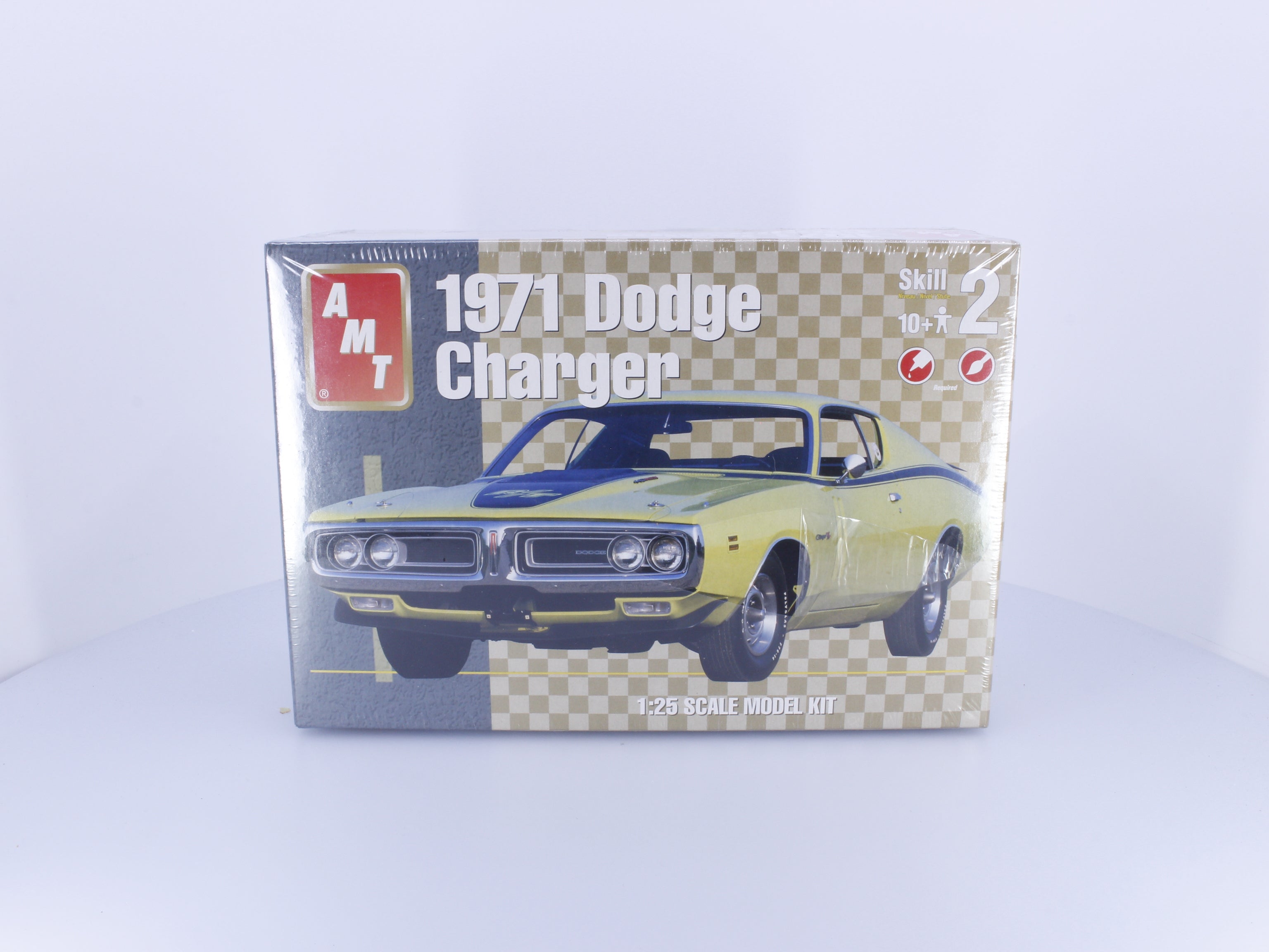AMT 31253 G 1971 Dodge Charger Plastic Model Kit 1/25 (#1)