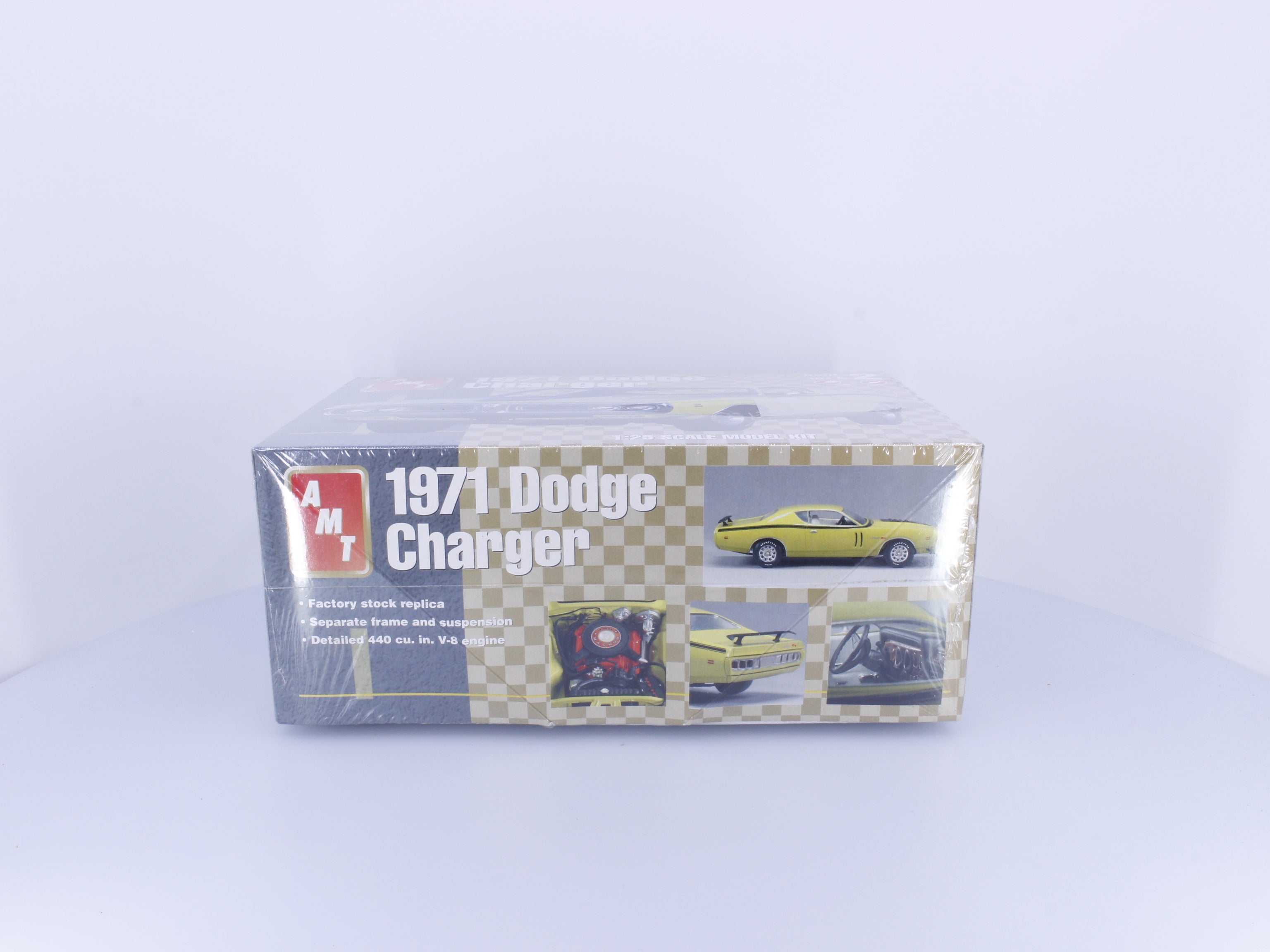 AMT 31253 G 1971 Dodge Charger Plastic Model Kit 1/25 (#1)