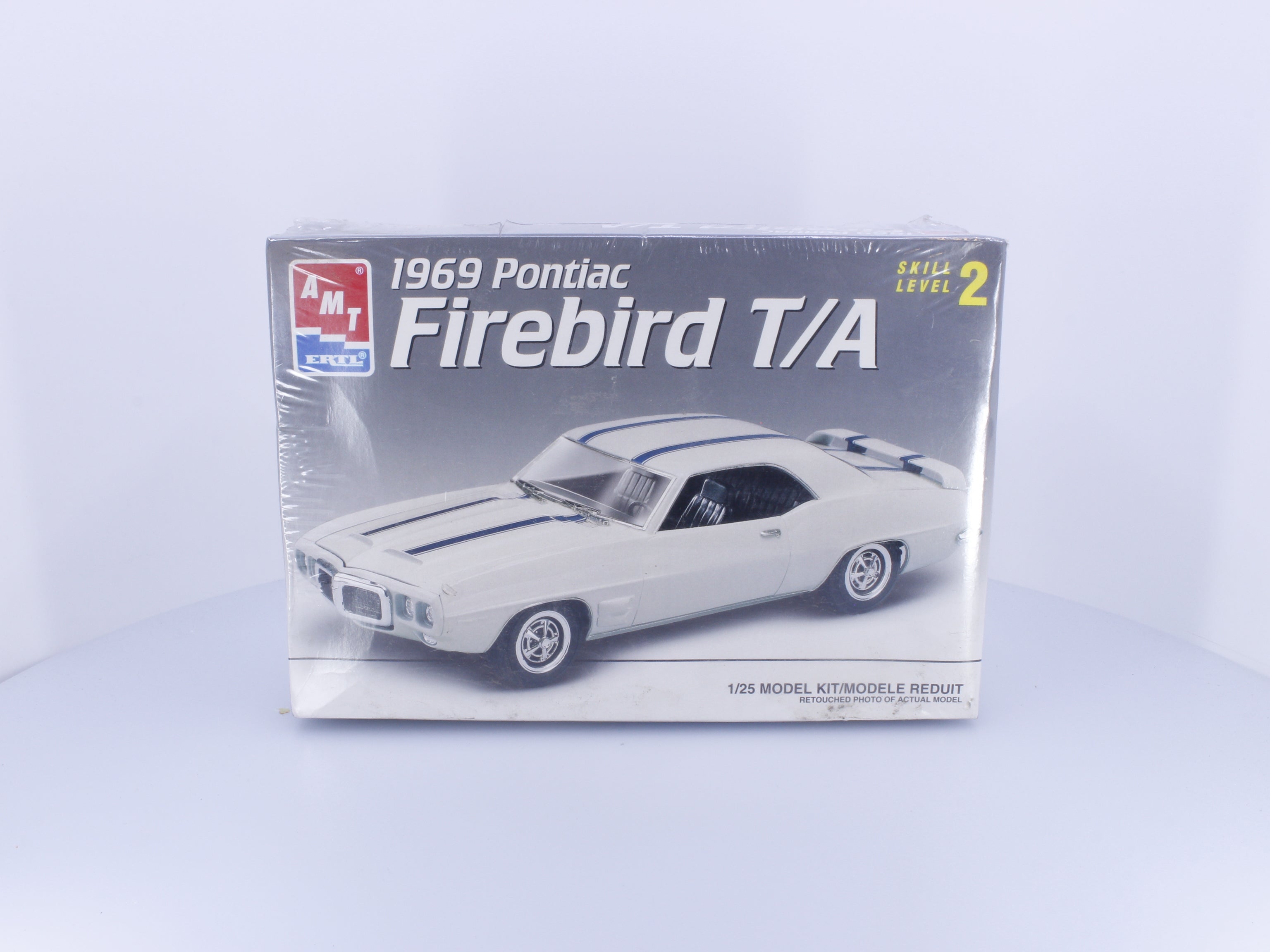 AMT 8583 G 1969 Pontiac Firebird T/A Plastic Model Kit 1/25 (#3)