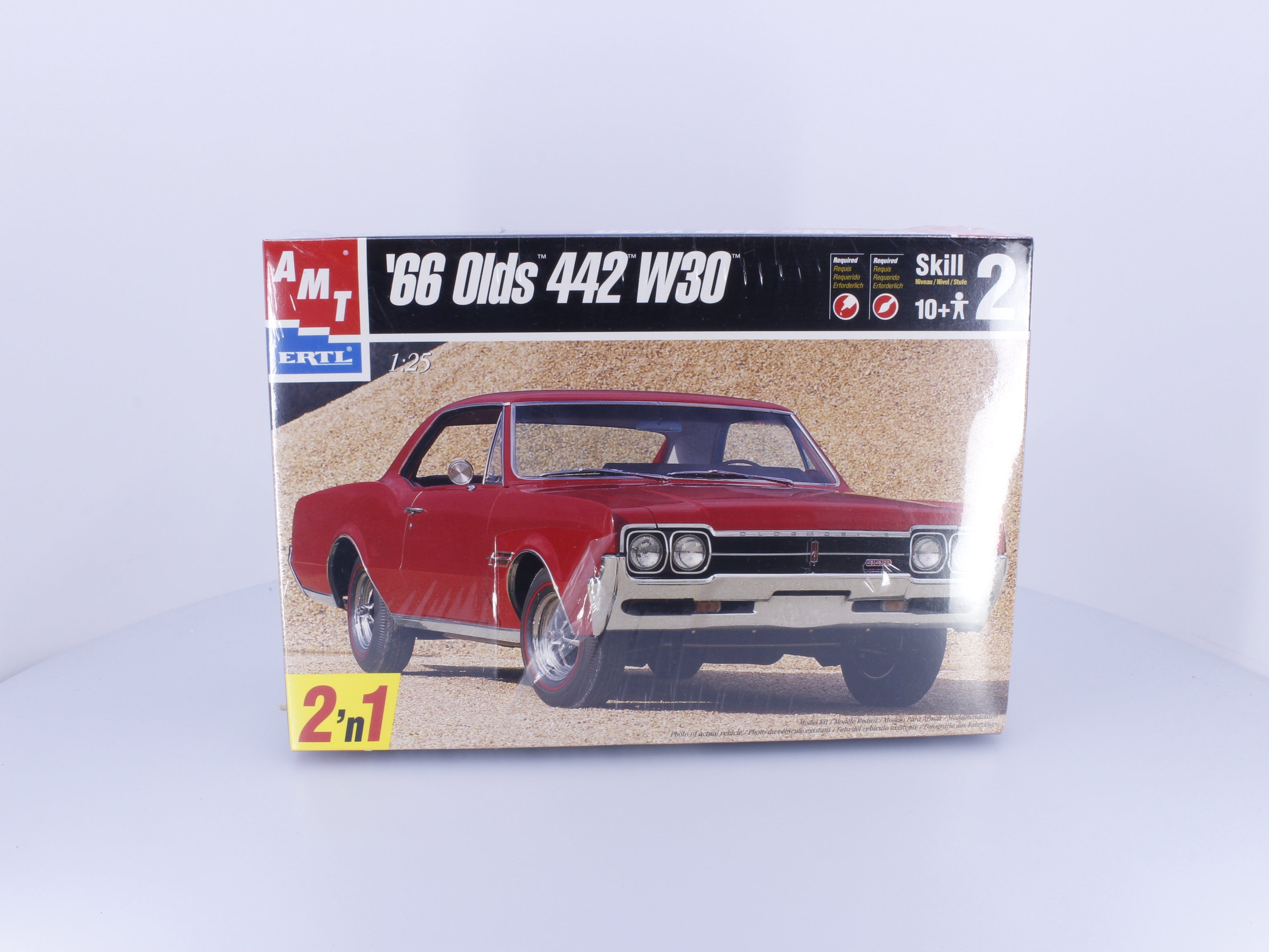 AMT 6268 G 1966 Oldsmobile 442 W30 Plastic Model Kit 1/25