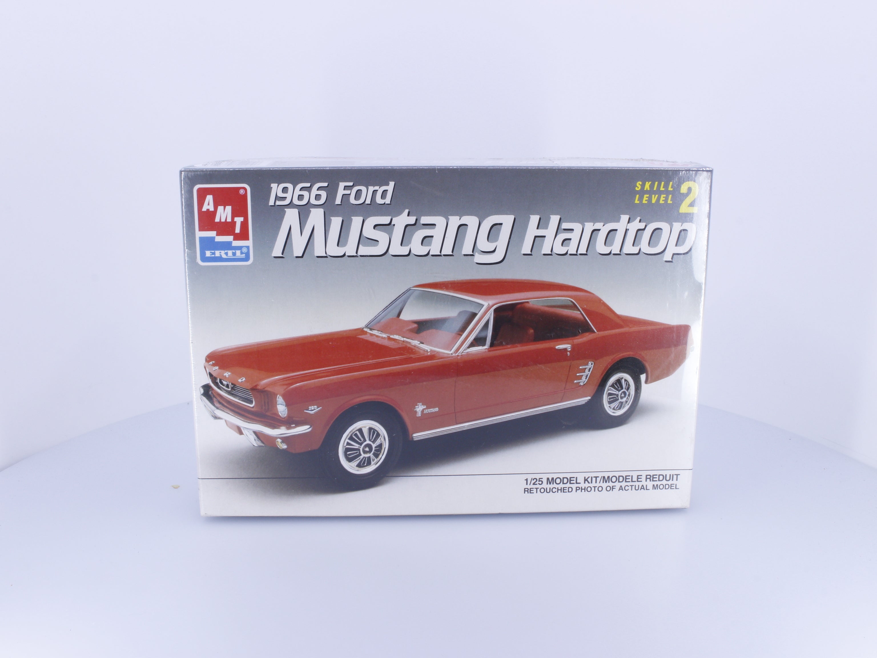 AMT 6526 G 1966 Ford Mustang Hardtop Plastic Model Kit 1/25