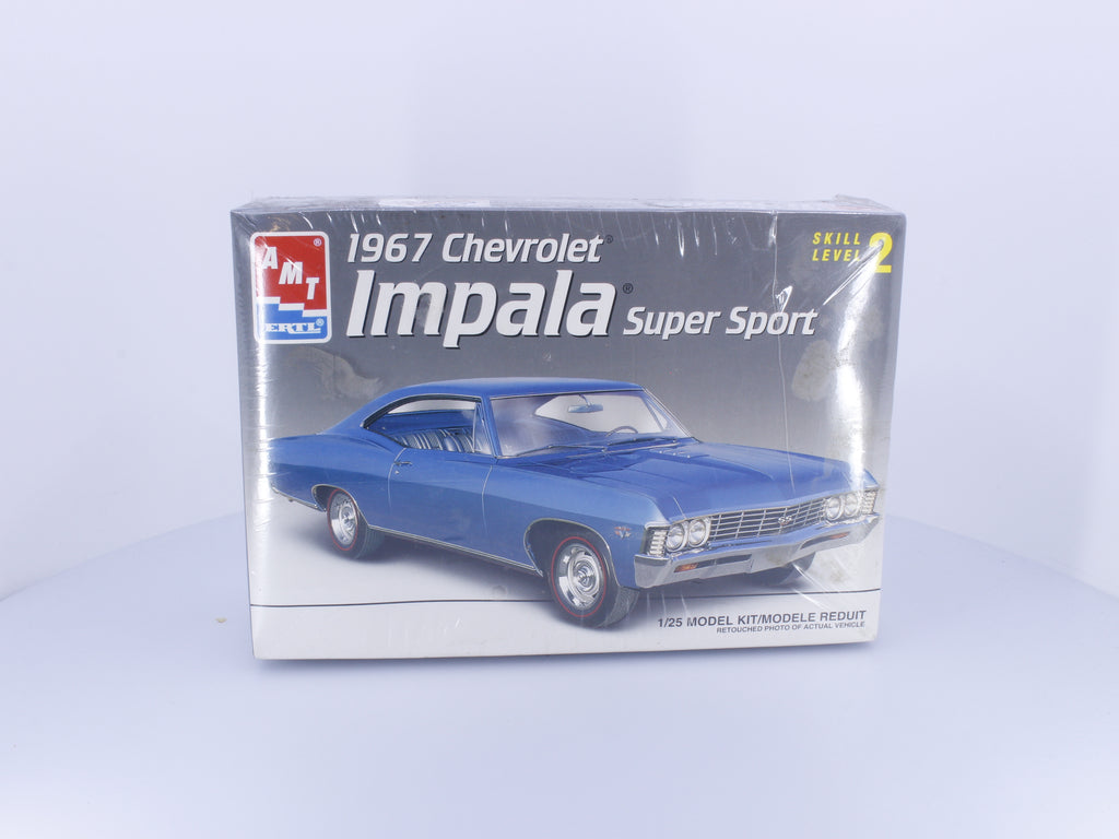 AMT 8207 G 1967 Chevrolet Impala Super Sport Plastic Model Kit 1/25 (#2)