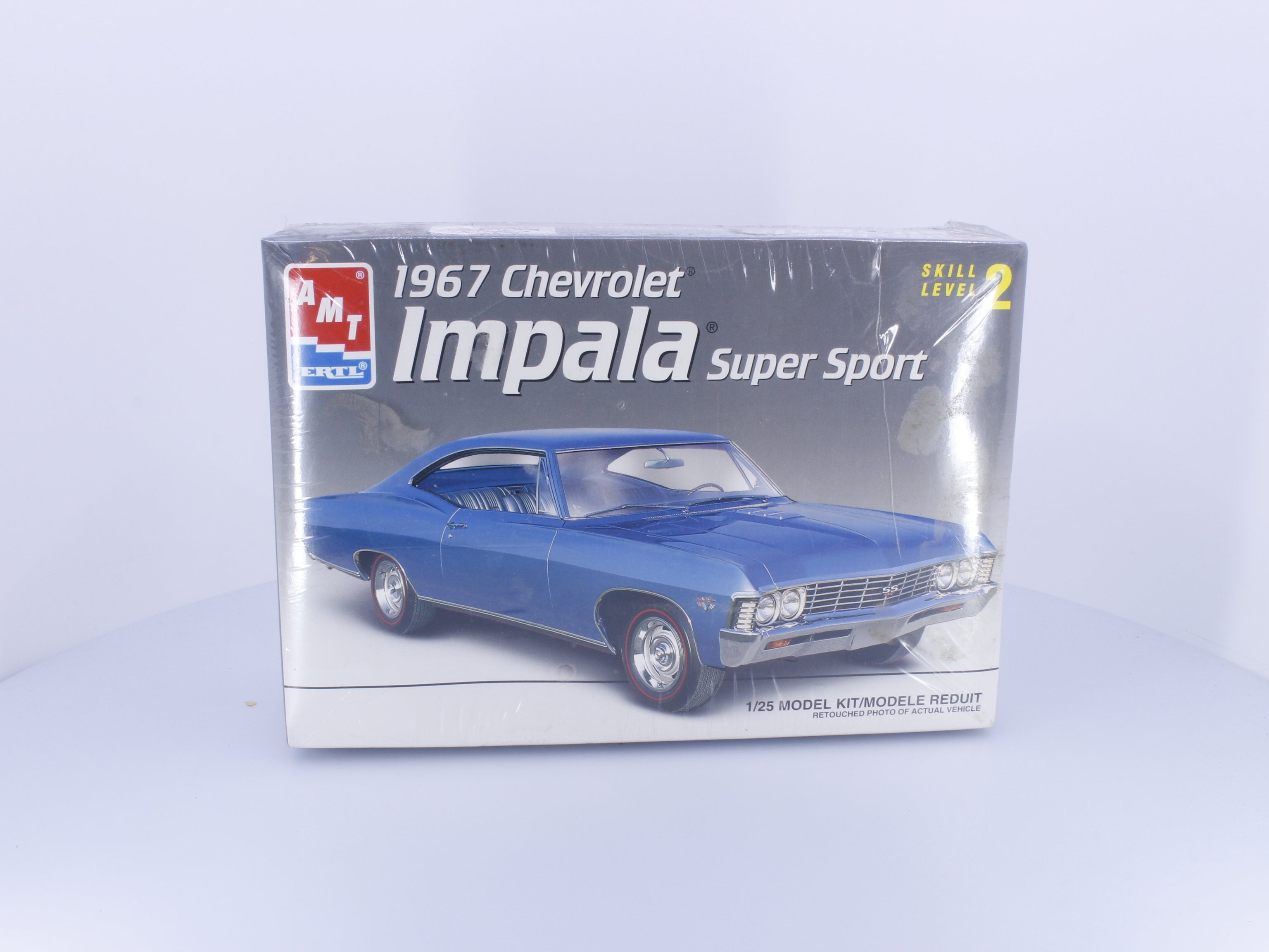 AMT 8207 G 1967 Chevrolet Impala Super Sport Plastic Model Kit 1/25 (#2)