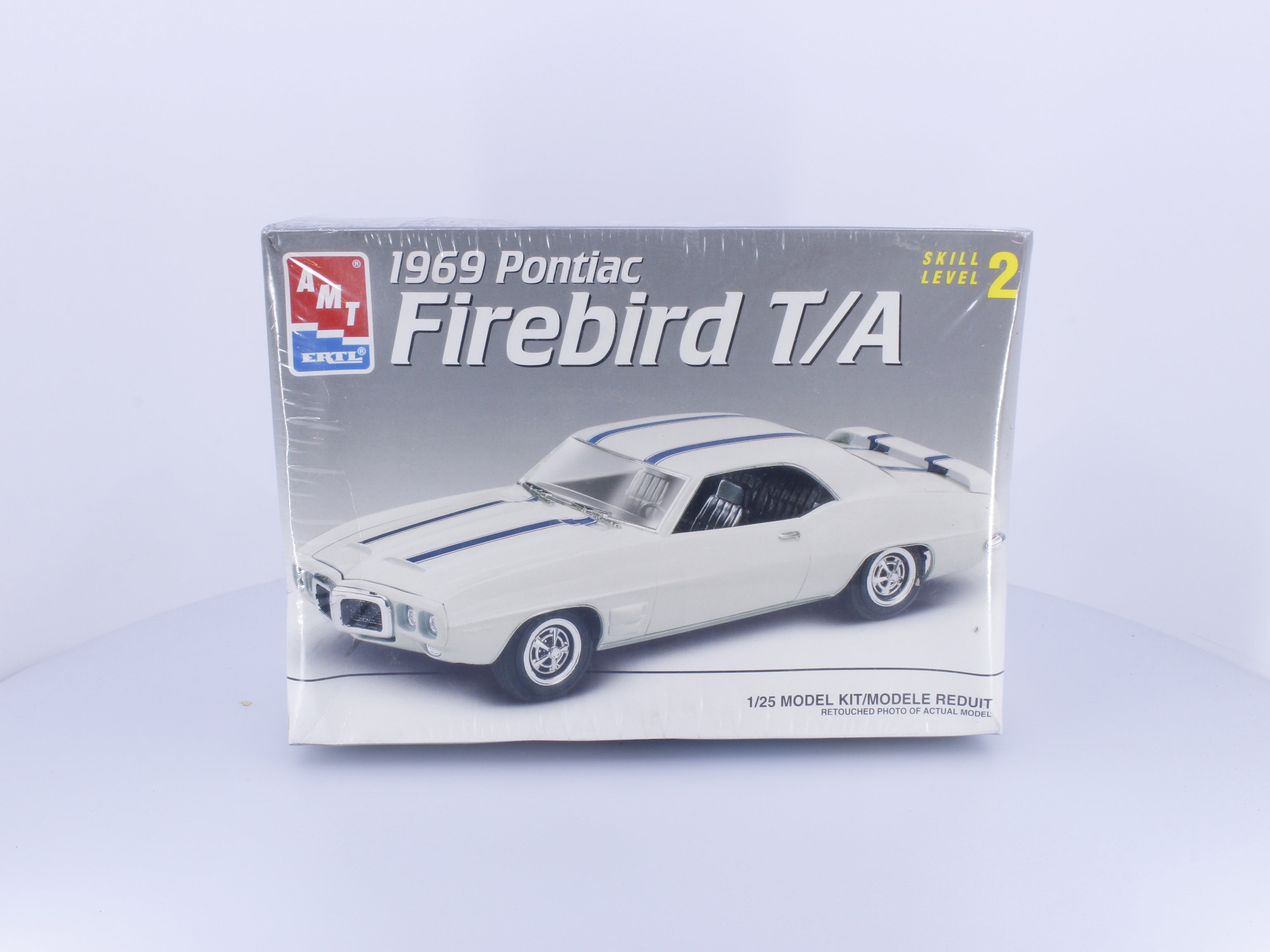 AMT 8583 G 1969 Pontiac Firebird T/A Plastic Model Kit 1/25 (#2)