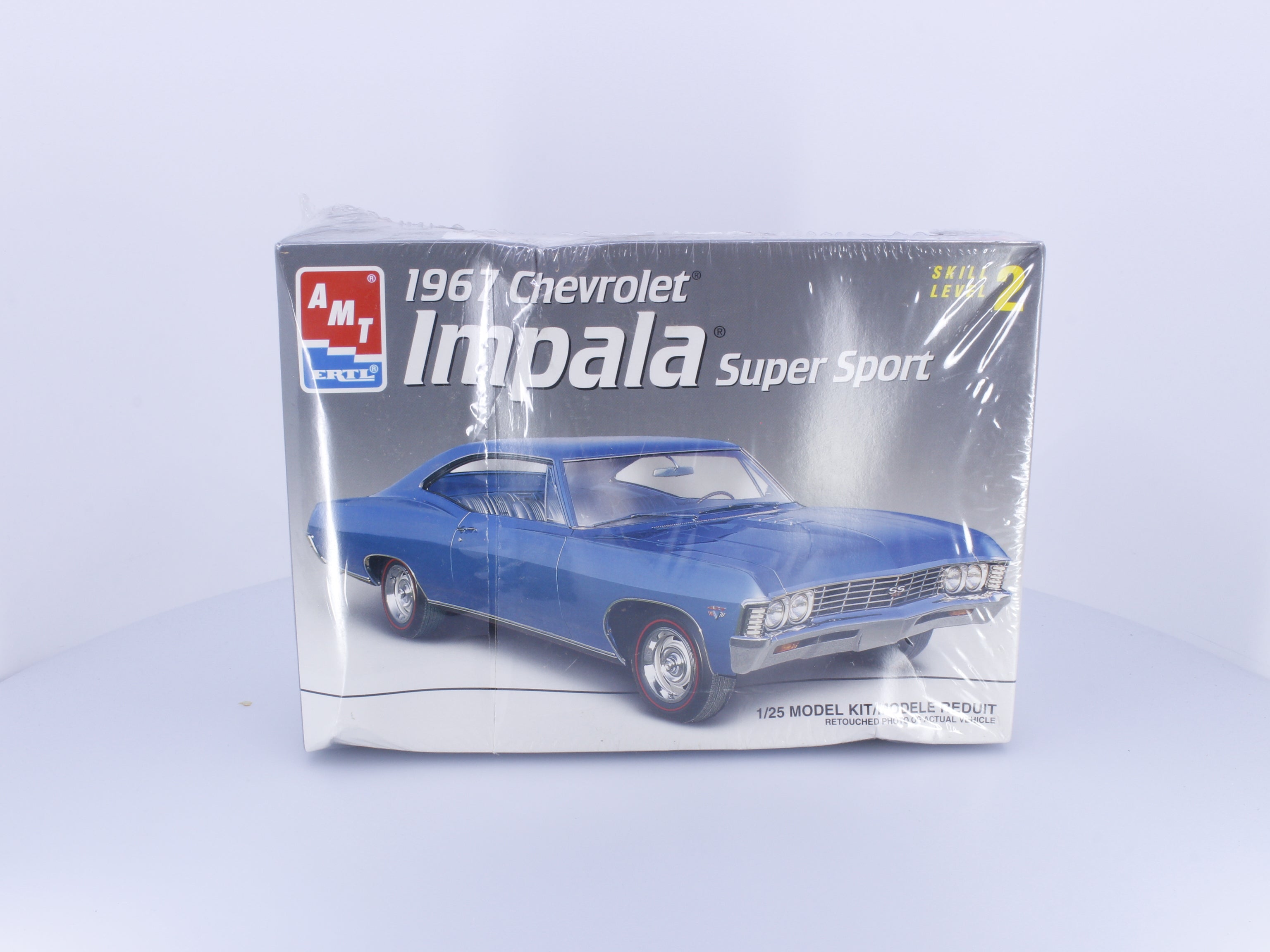 AMT 8207 G 1967 Chevrolet Impala Super Sport Plastic Model Kit 1/25 (#1)