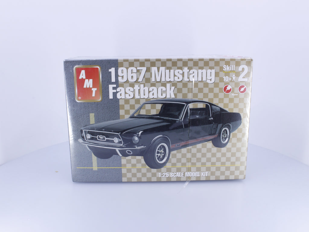 AMT 31635 G 1967 Ford Mustang Fastback Plastic Model Kit 1/25