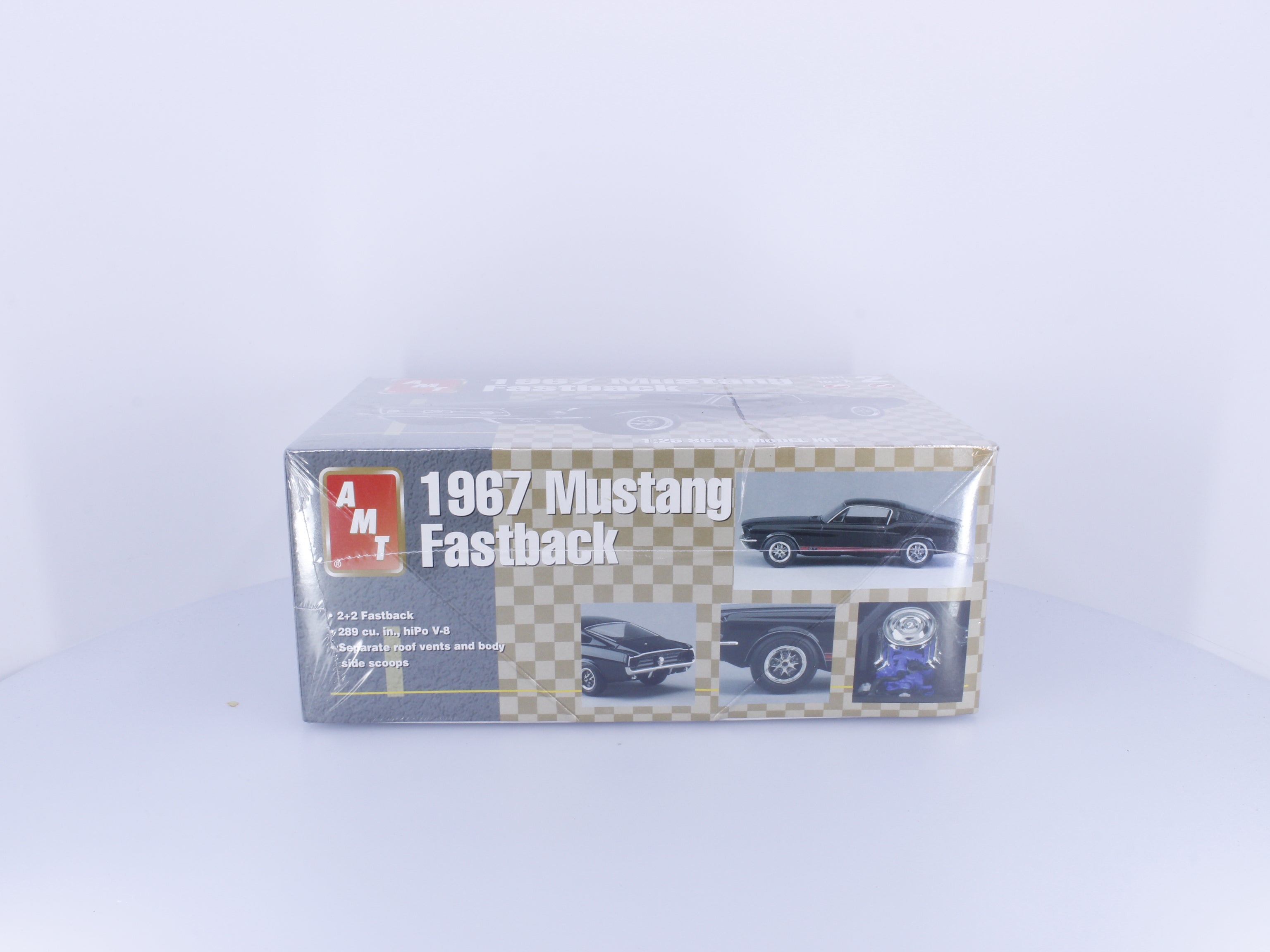 AMT 31635 G 1967 Ford Mustang Fastback Plastic Model Kit 1/25
