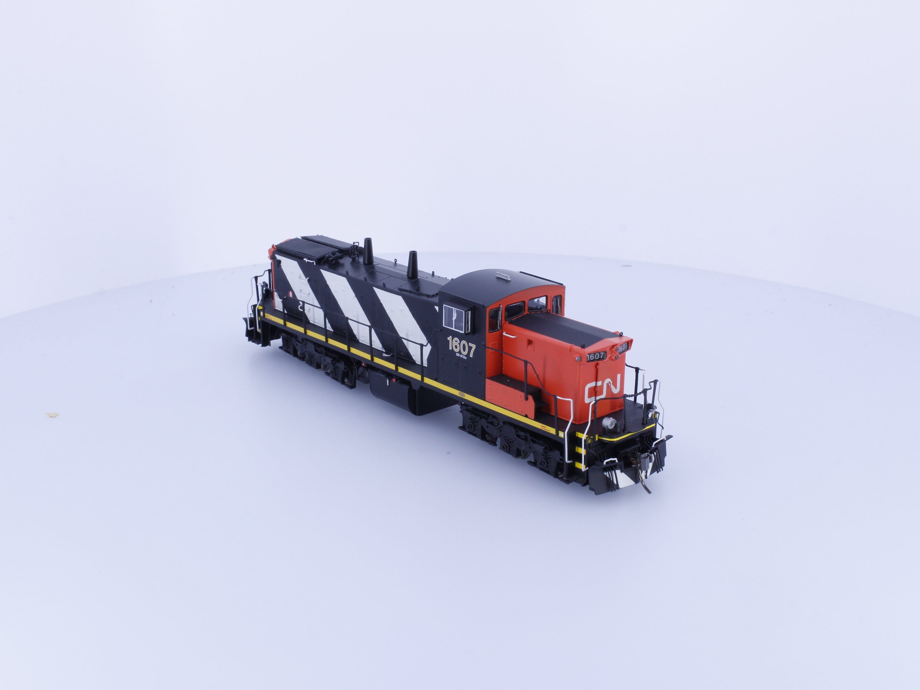 Rapido 10604 HO GMD-1A Stripes Scheme 6 Axle Diesel Locomotive Canadian National (CN) 1607 DCC & Sound
