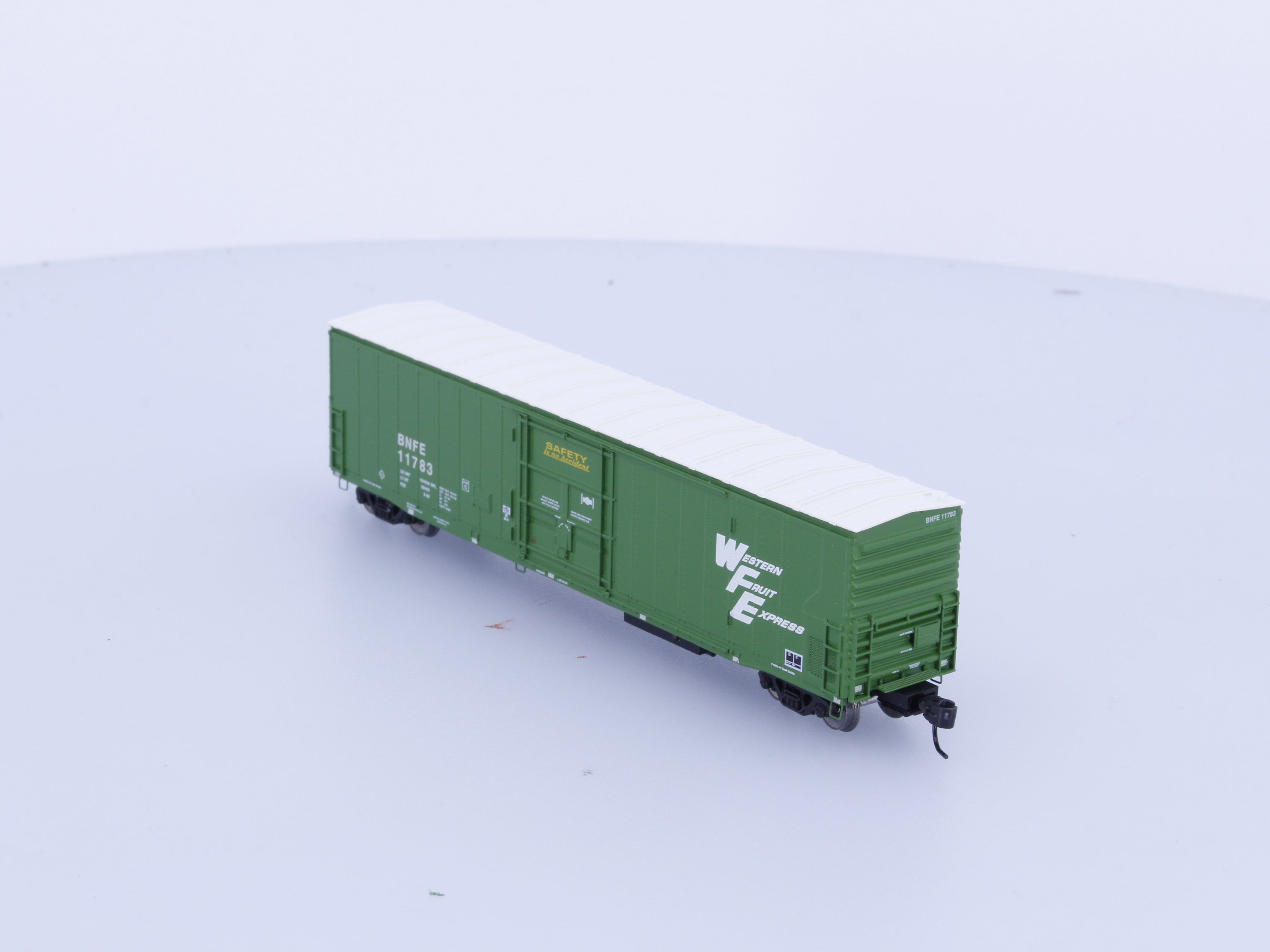 Athearn 24705 N 57' Mechanical Reefer with Sound Burlington Northern Fruit Express (BNFE) 11783