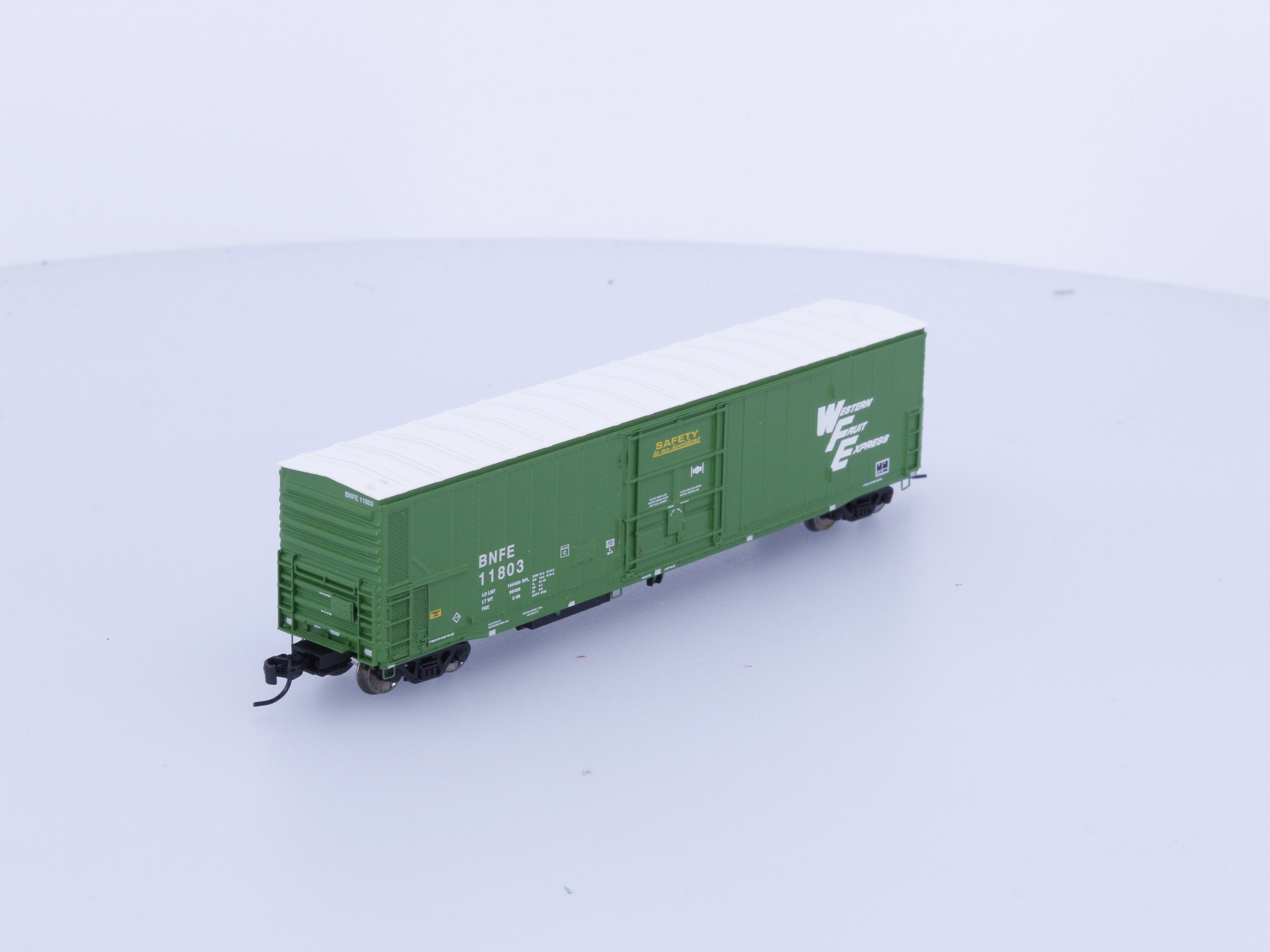 Athearn 24706 N 57' Mechanical Reefer with Sound Burlington Northern Fruit Express (BNFE) 11803