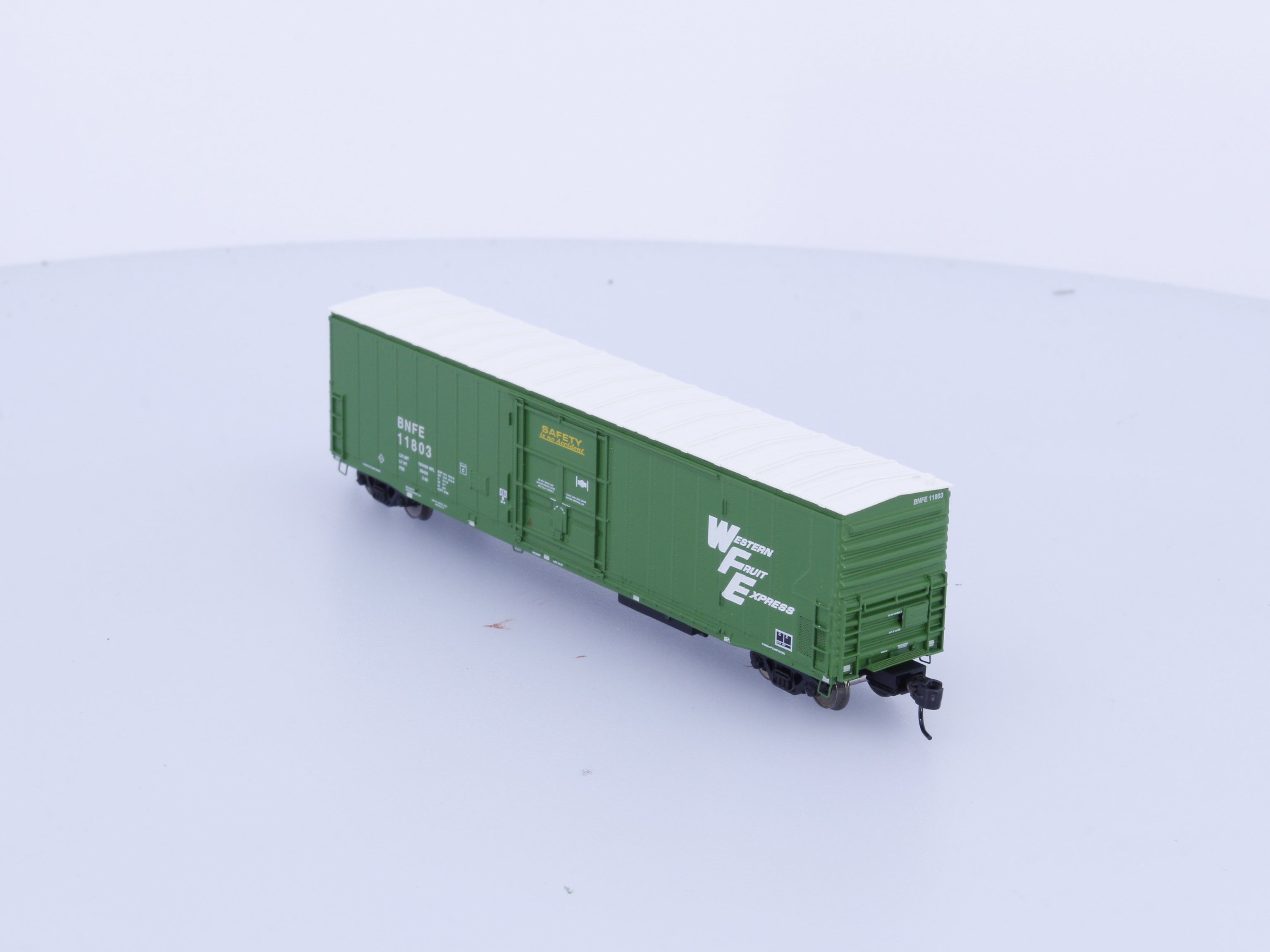 Athearn 24706 N 57' Mechanical Reefer with Sound Burlington Northern Fruit Express (BNFE) 11803