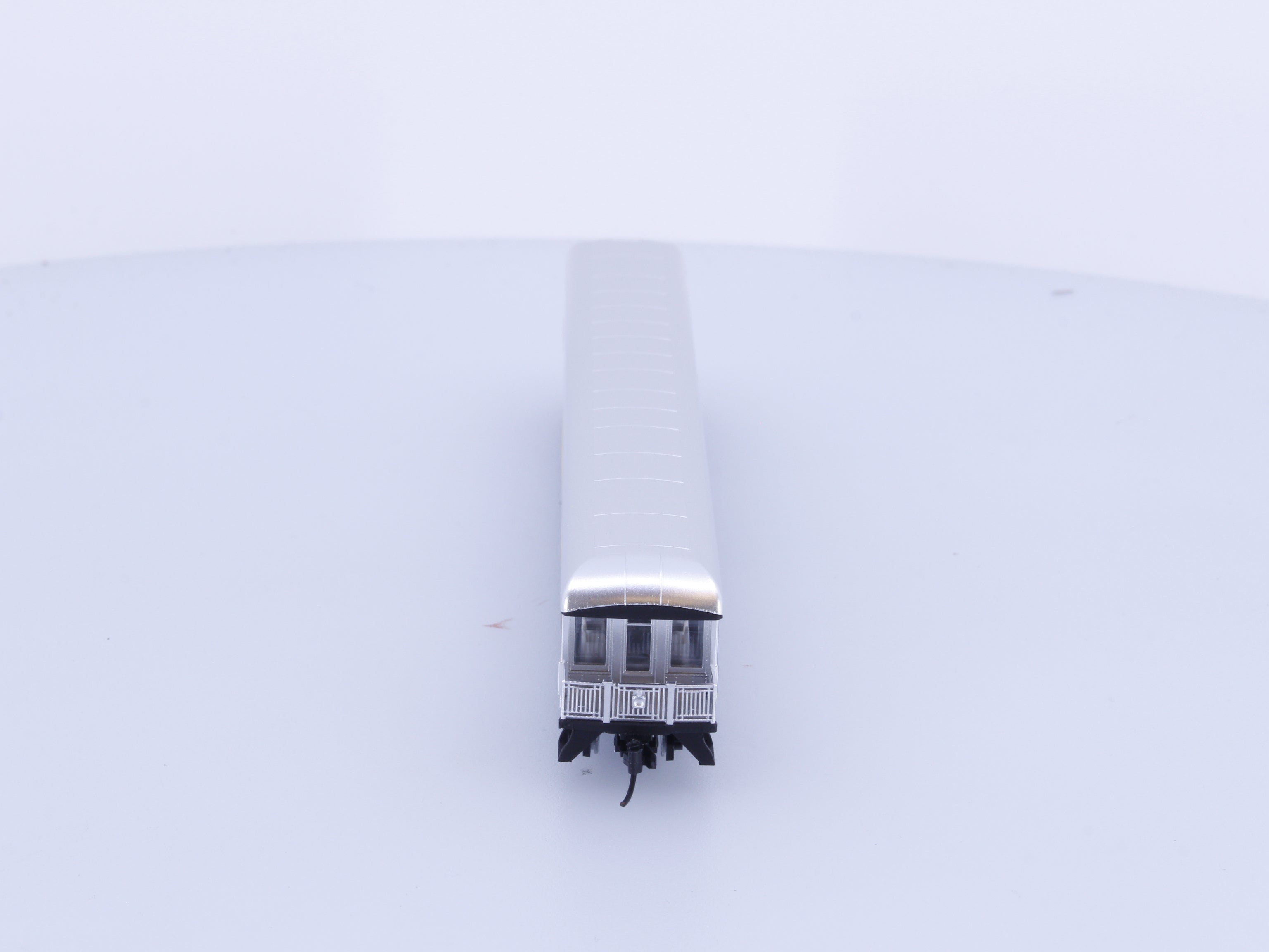 Micro Trains 14400770 N 83' Heavyweight Business Car with Balloon roof Via Rail (VIA) 7722 (#1)