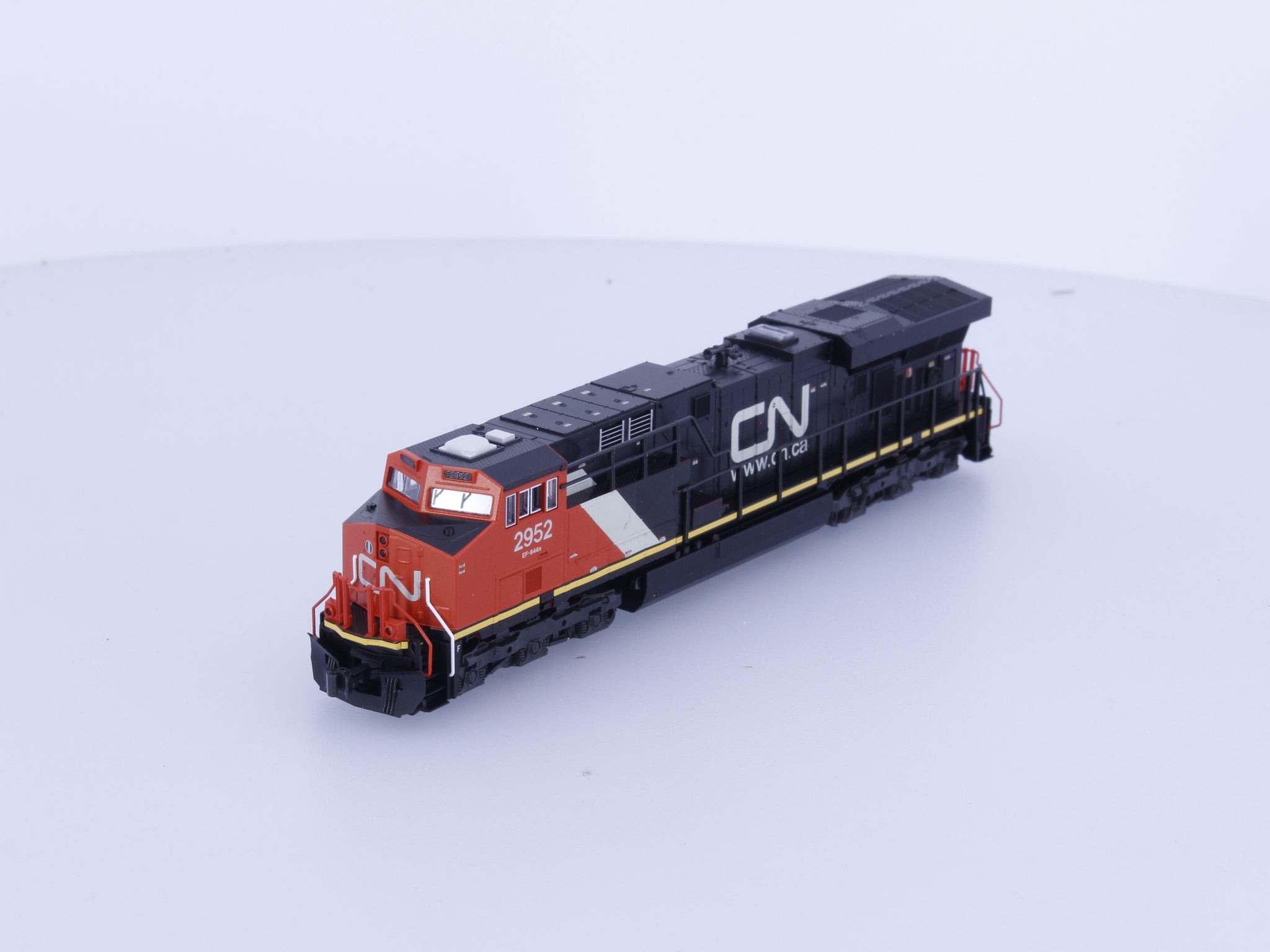 Kato 176-8939-LS N ES44AC Diesel Locomotive ESU Sound Canadian National (CN) 2952 DCC & Sound