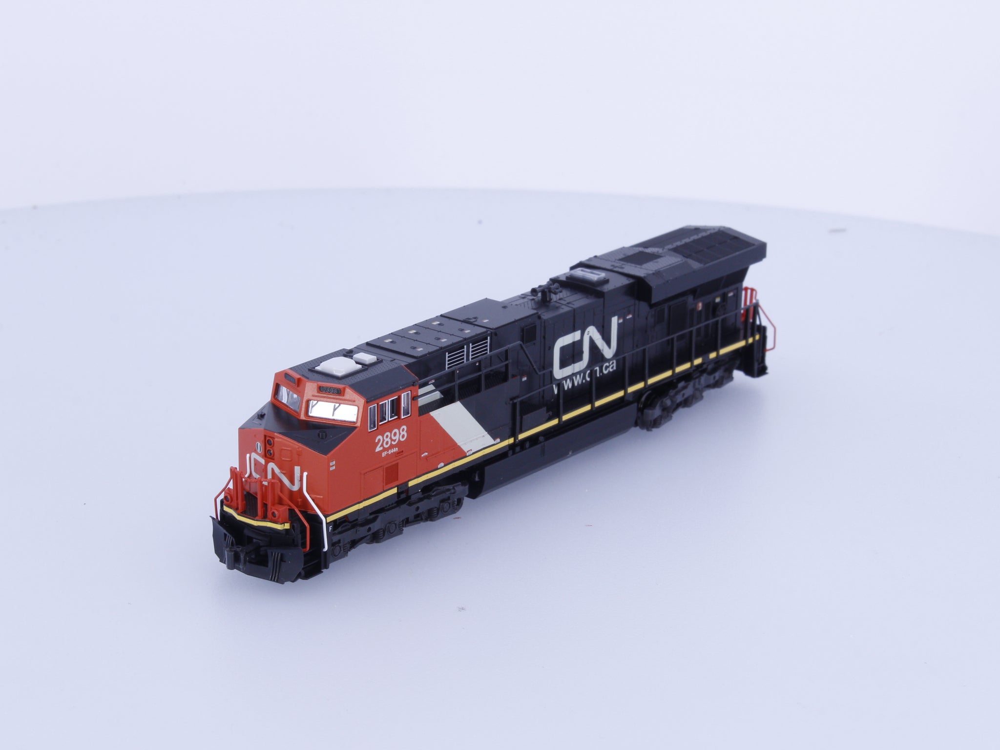 Kato 176-8938-LS N ES44AC Diesel Locomotive ESU Sound Canadian National (CN) 2898 DCC & Sound