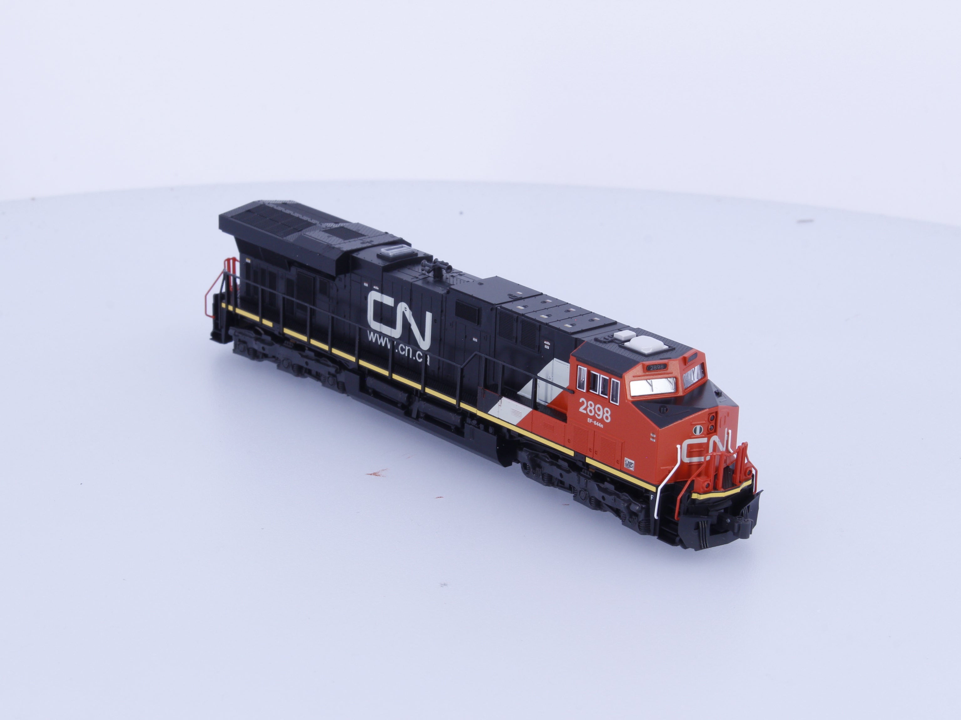 Kato 176-8938-LS N ES44AC Diesel Locomotive ESU Sound Canadian National (CN) 2898 DCC & Sound