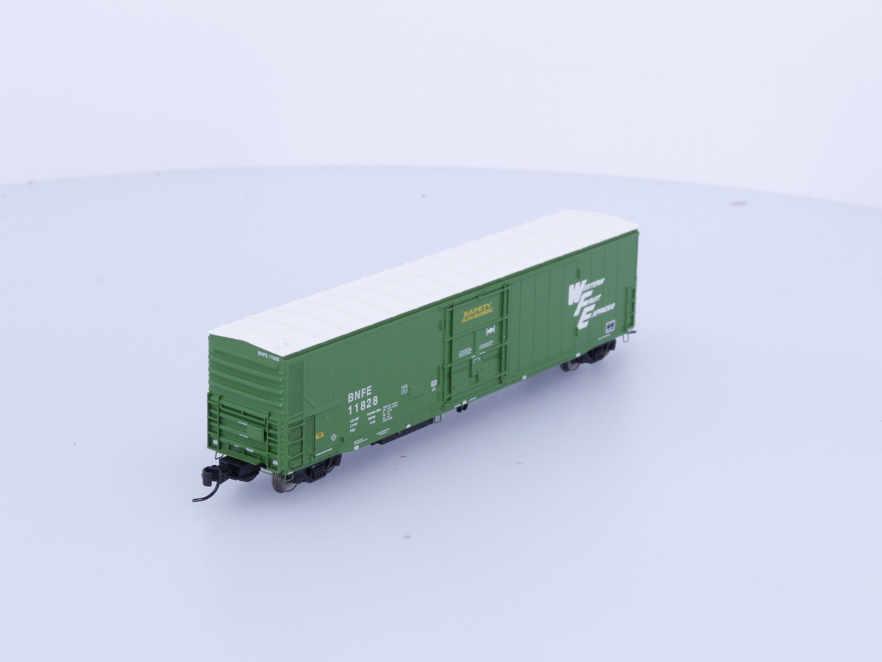 Athearn 24707 N 57' Mechanical Reefer with Sound Burlington Northern Fruit Express (BNFE) 11828