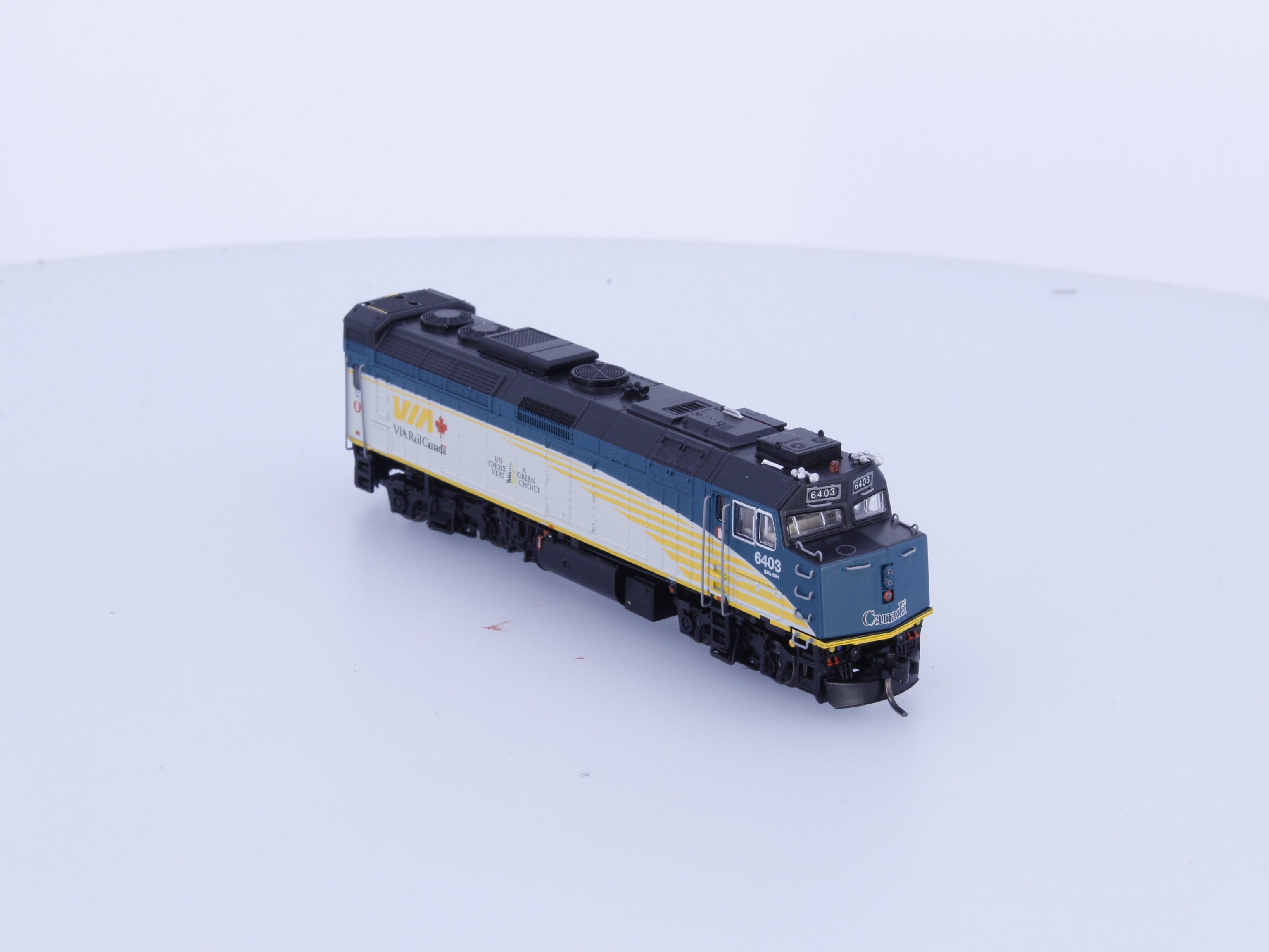Rapido 582507 N F40PH-2D Diesel Locomotive Renaissance Scheme Via Rail (VIA) 6403 DCC & Sound