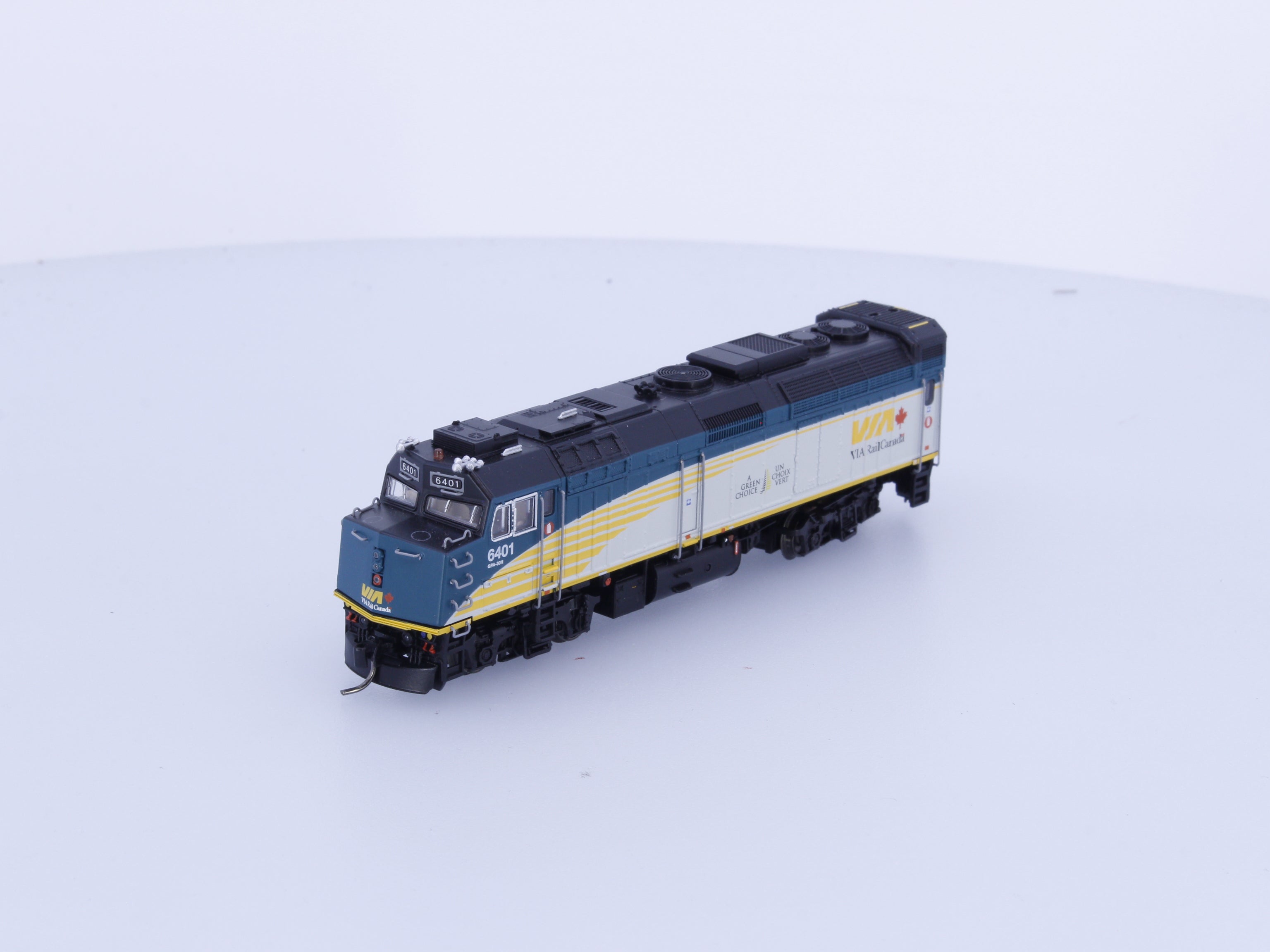 Rapido 582501 N F40PH-2D Diesel Locomotive Renaissance Scheme Via Rail (VIA) 6401 DCC & Sound