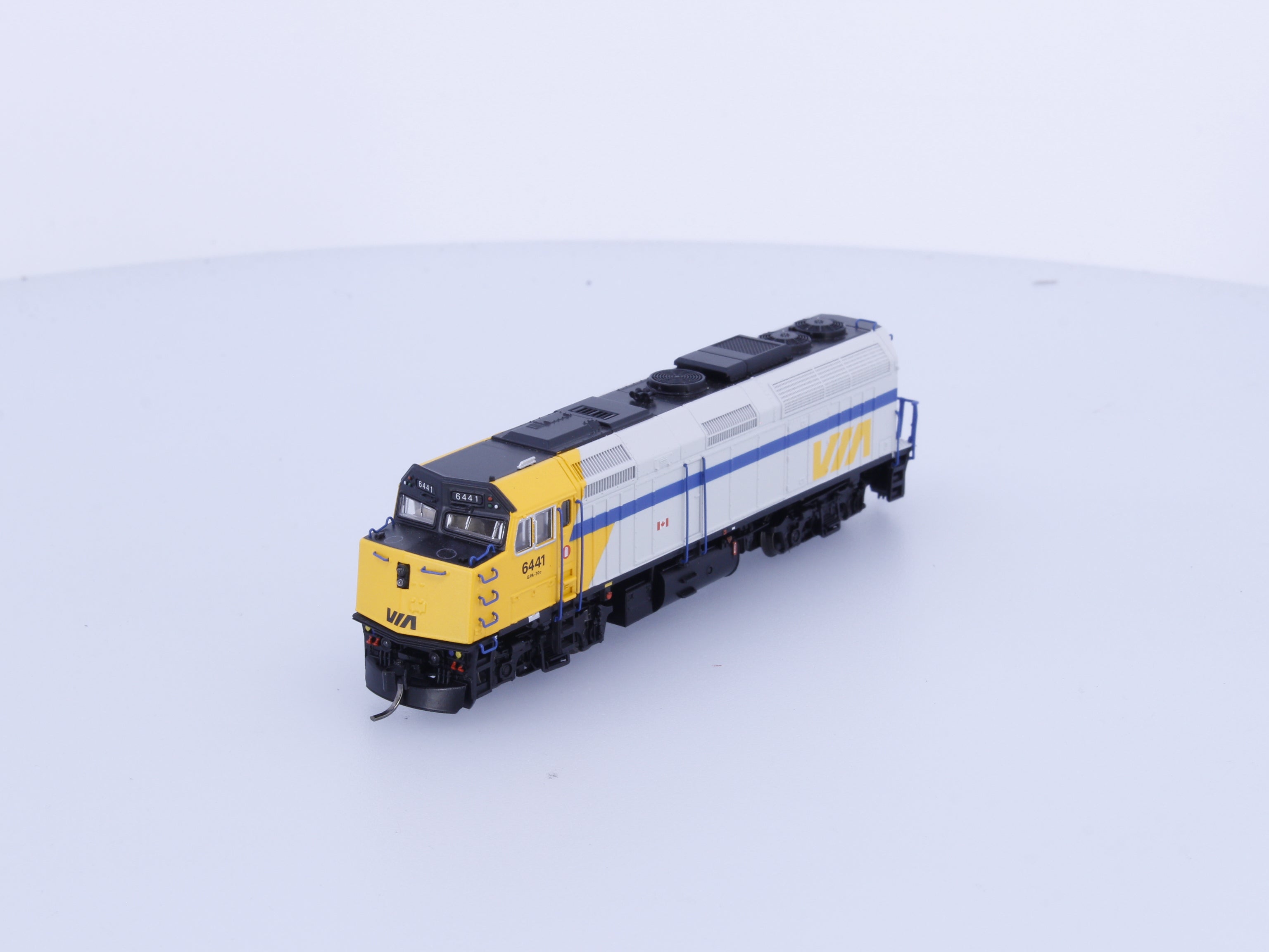 Rapido 580504 N F40PH-2D Diesel Locomotive Original Scheme Via Rail (VIA) 6441 DCC & Sound