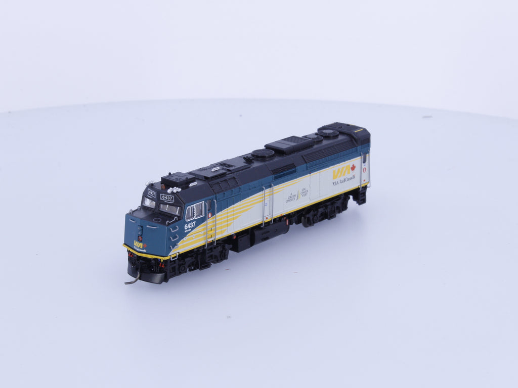 Rapido 582504 N F40PH-2D Diesel Locomotive Renaissance Scheme Via Rail (VIA) 6437 DCC & Sound