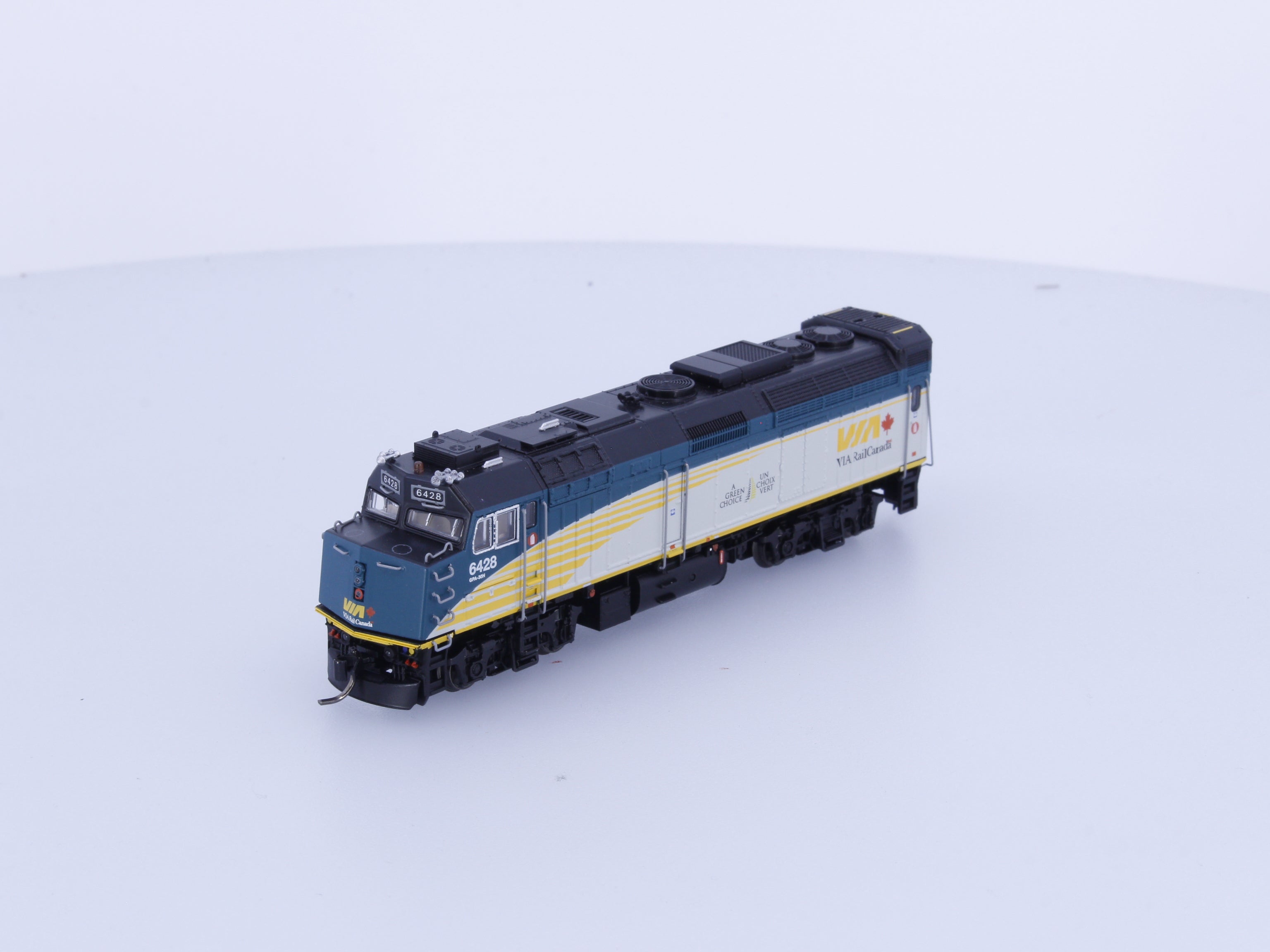Rapido 582503 N F40PH-2D Diesel Locomotive Renaissance Scheme Via Rail (VIA) 6428 DCC & Sound