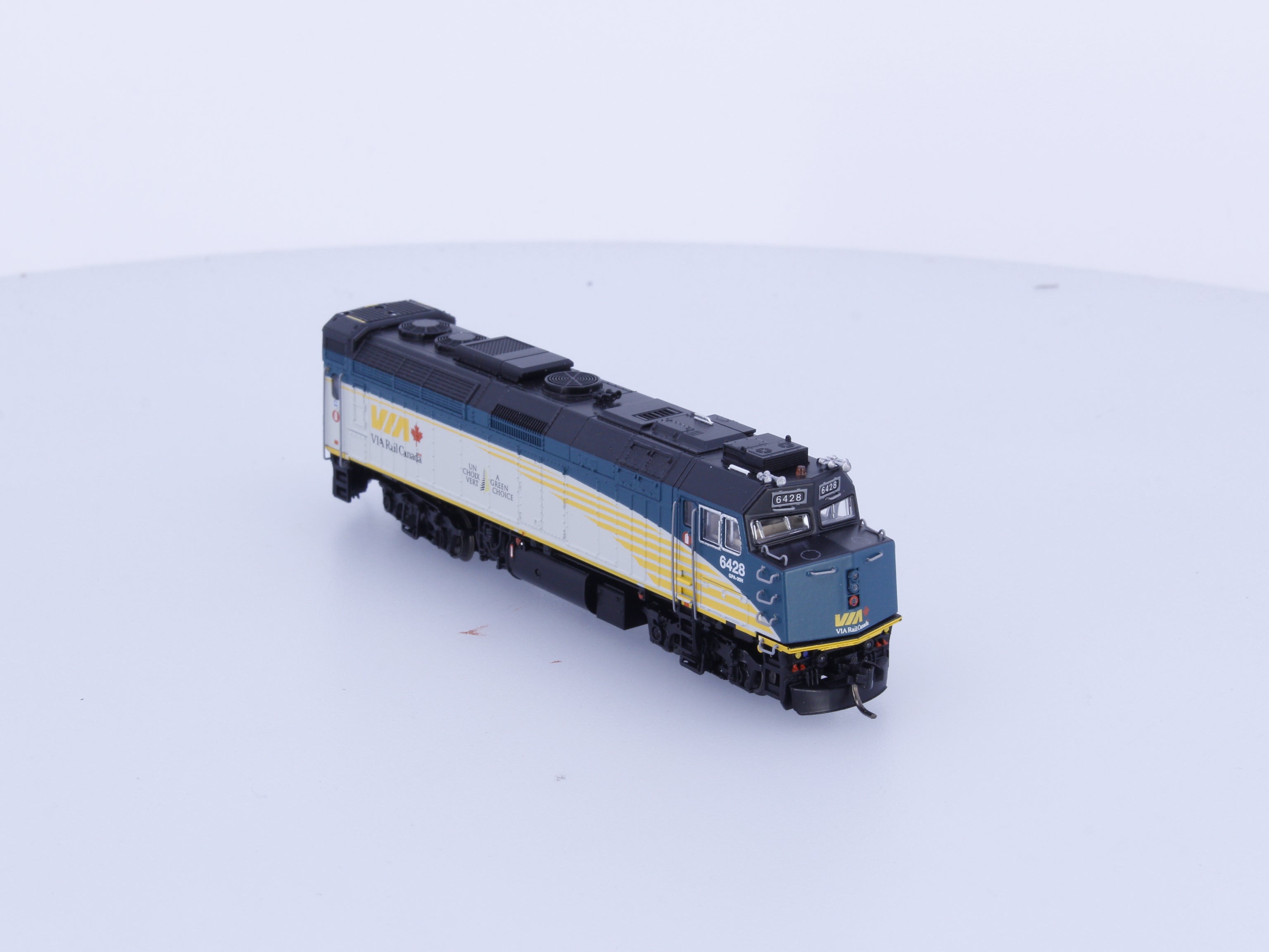 Rapido 582503 N F40PH-2D Diesel Locomotive Renaissance Scheme Via Rail (VIA) 6428 DCC & Sound