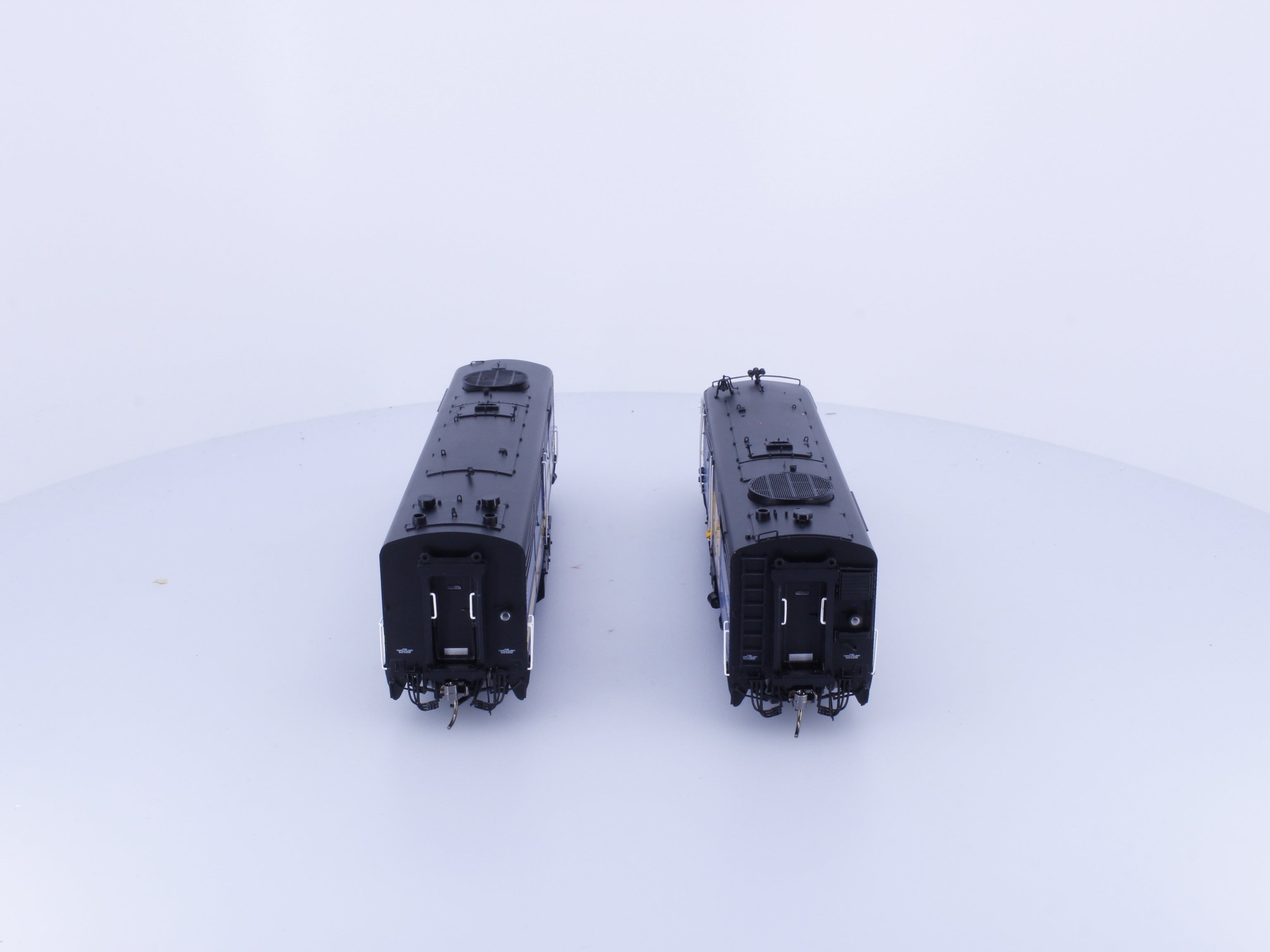 Rapido 21610 HO MLW FPA-2u and FPB-2u Via Rail (VIA) 6759/6859 DCC & Sound