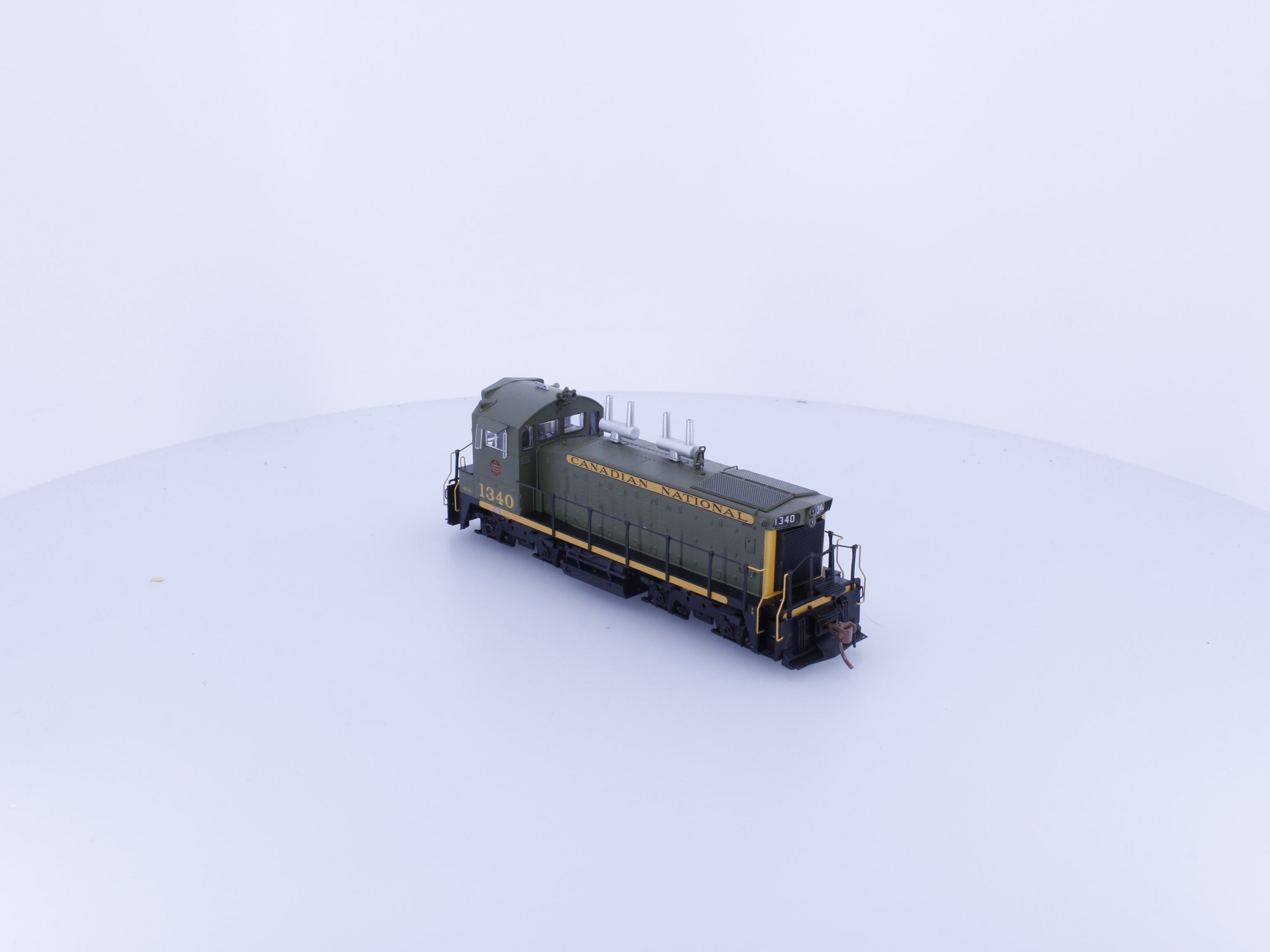 Rapido 26535 HO GMDD SW1200RS Diesel Locomotive Green Scheme Canadian National (CN) 1340 DCC & Sound