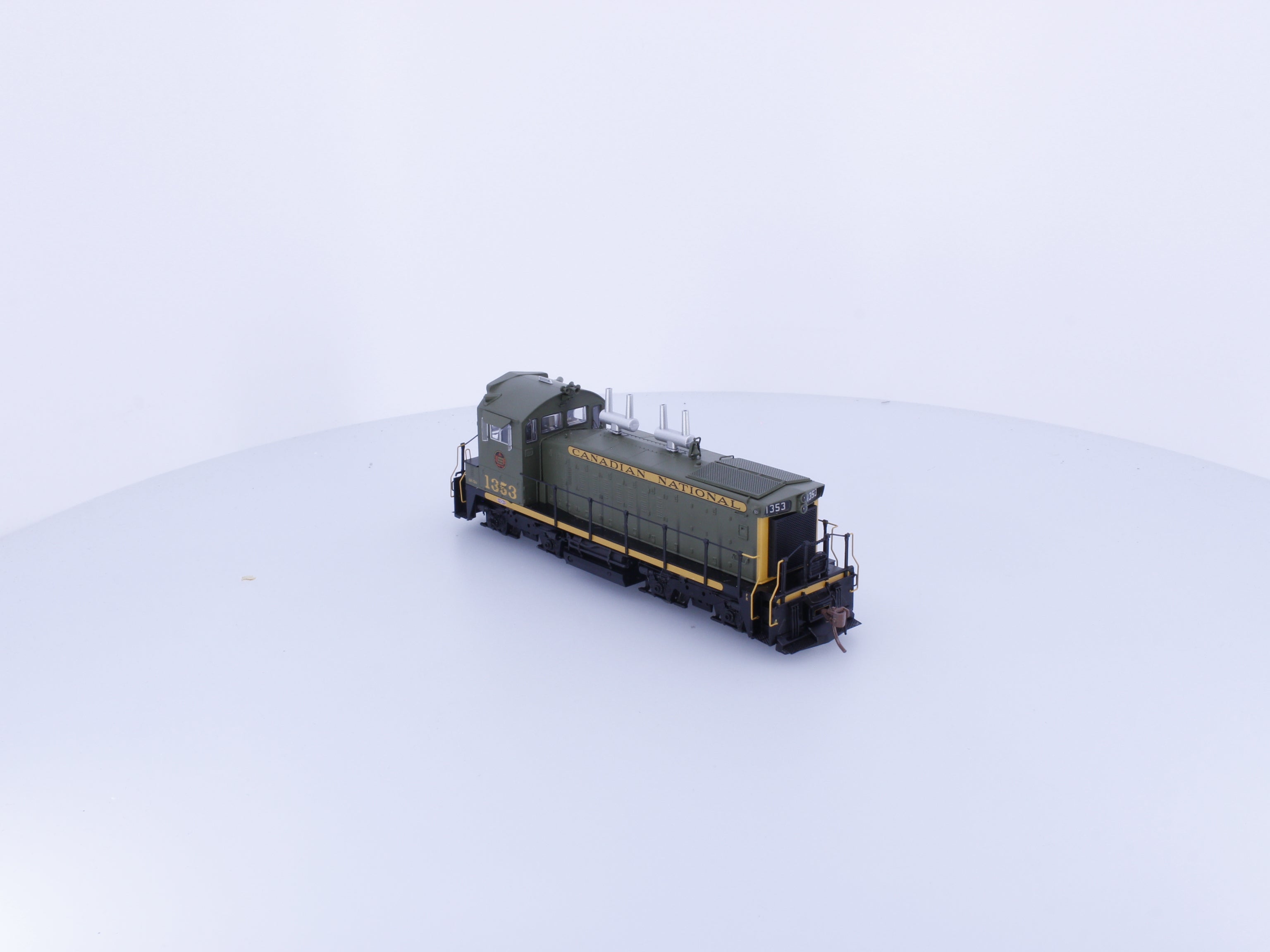 Rapido 26537 HO GMDD SW1200RS Diesel Locomotive Green Scheme Canadian National (CN) 1353 DCC & Sound