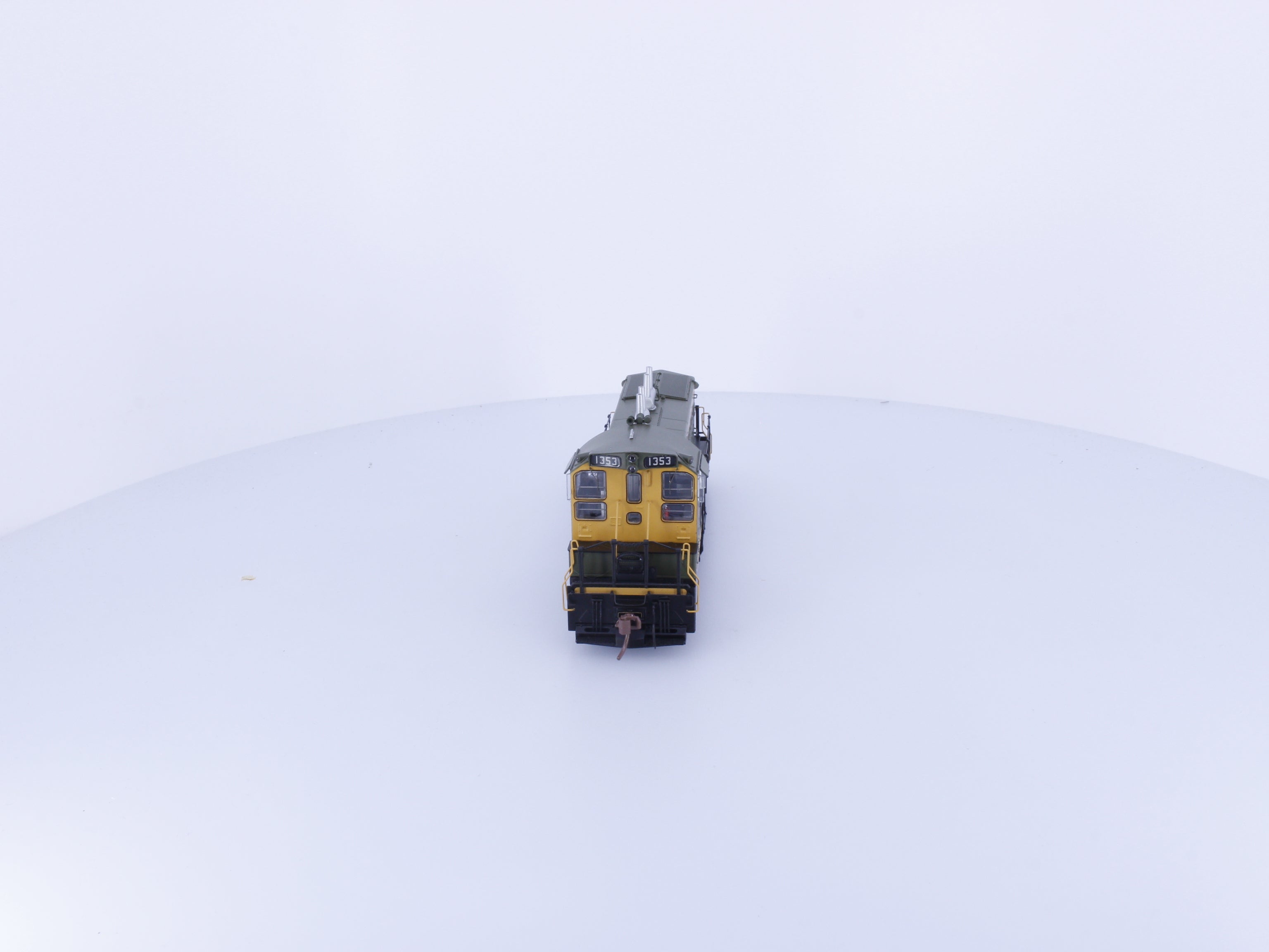 Rapido 26537 HO GMDD SW1200RS Diesel Locomotive Green Scheme Canadian National (CN) 1353 DCC & Sound