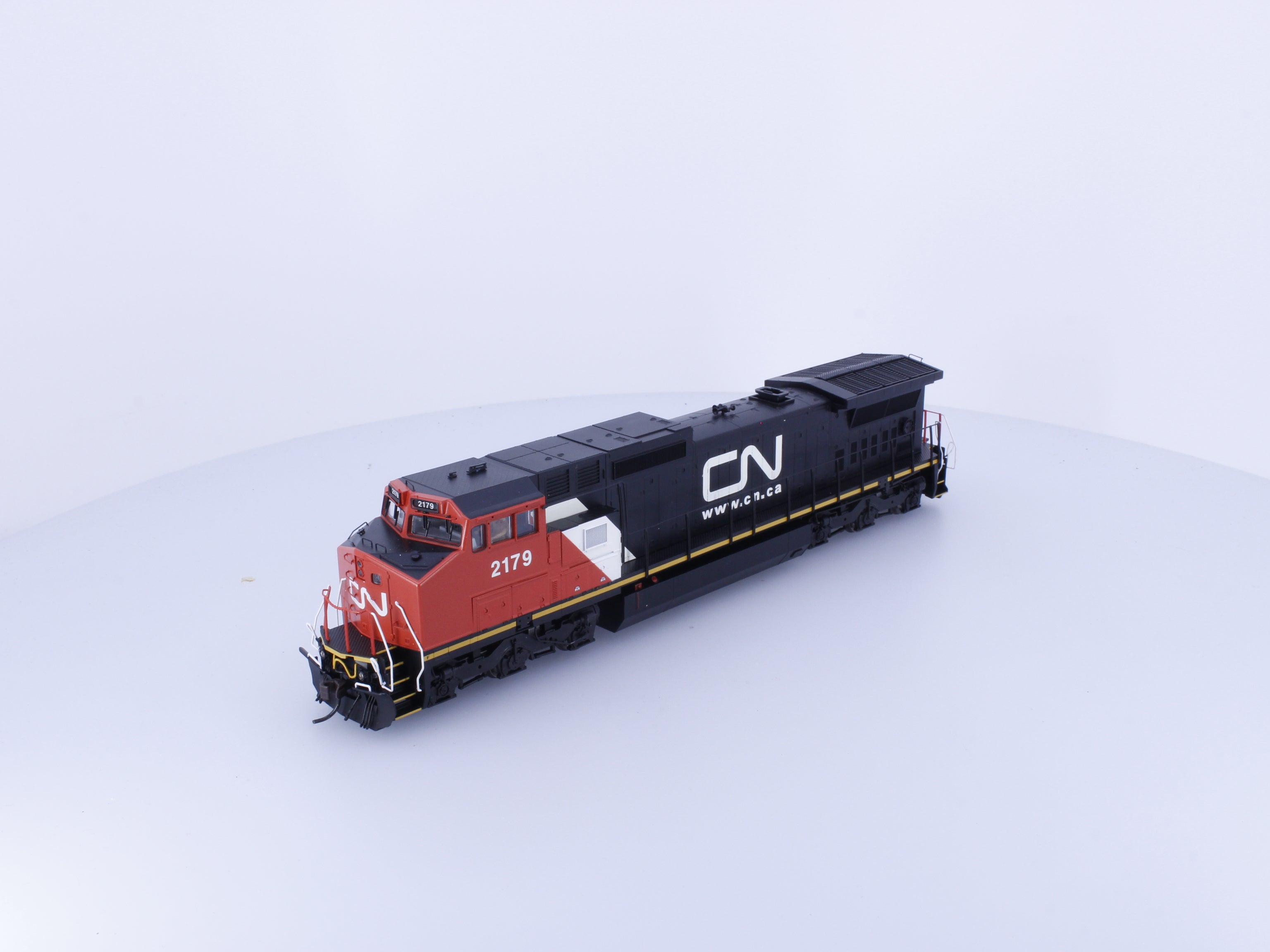 Atlas 10002311 HO Dash 8-40CW Diesel Locomotive ESU Sound Canadian National (CN) 2179 DCC & Sound