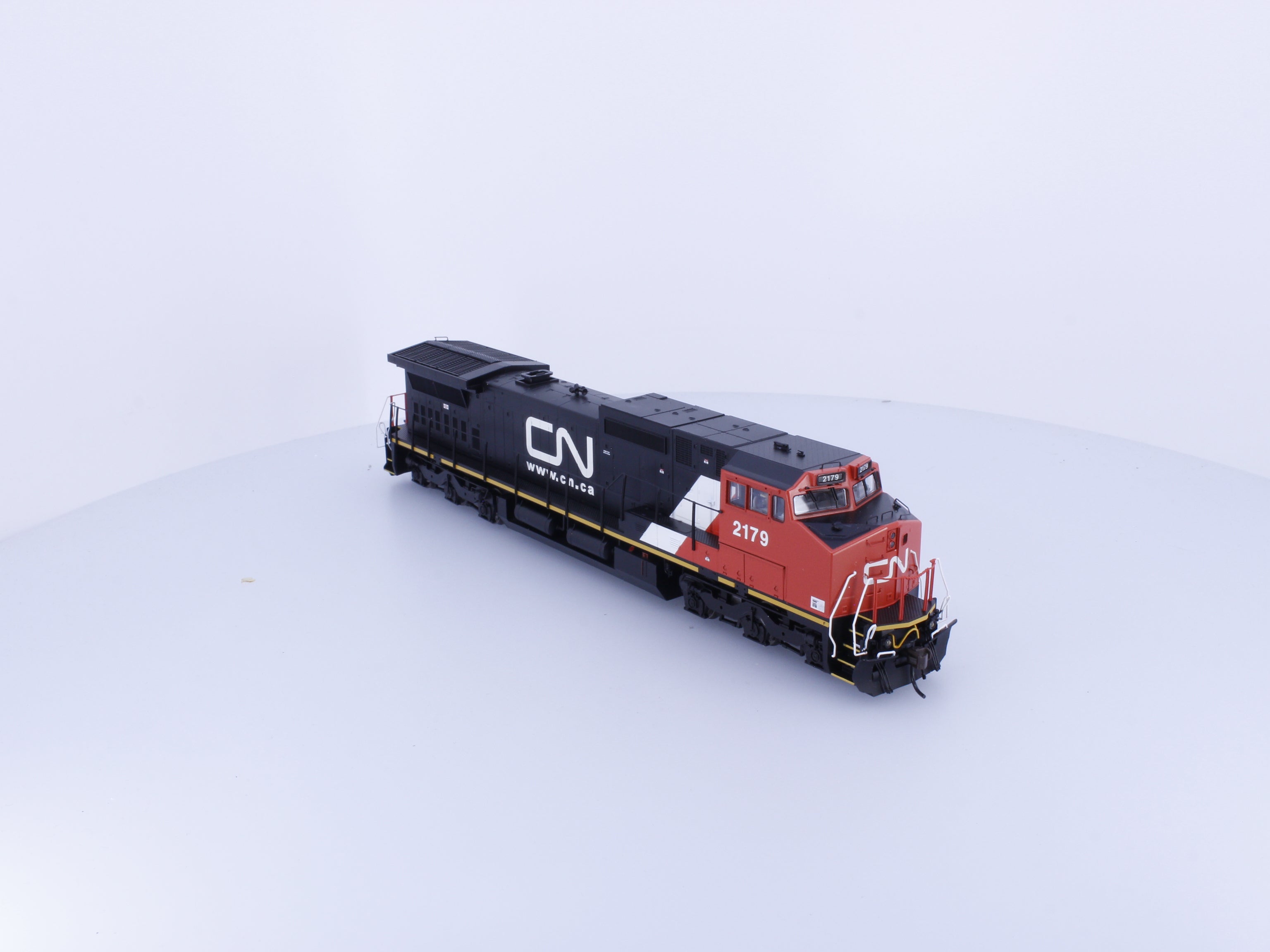 Atlas 10002311 HO Dash 8-40CW Diesel Locomotive ESU Sound Canadian National (CN) 2179 DCC & Sound