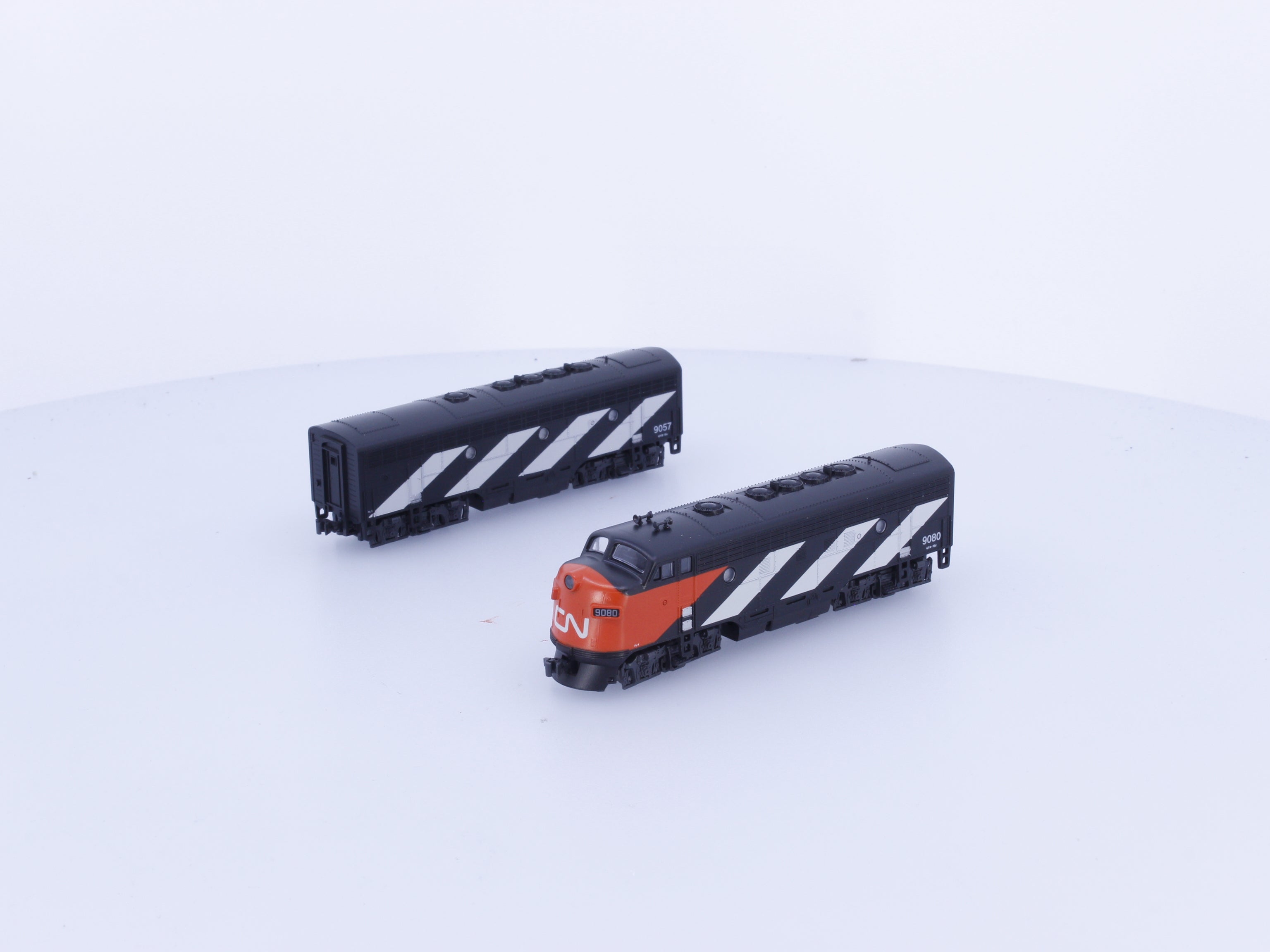 Kato 106-0425-LS N EMD F7A/B 2 Diesel Locomotive Set Canadian National (CN) 9080/9057 DCC & Sound