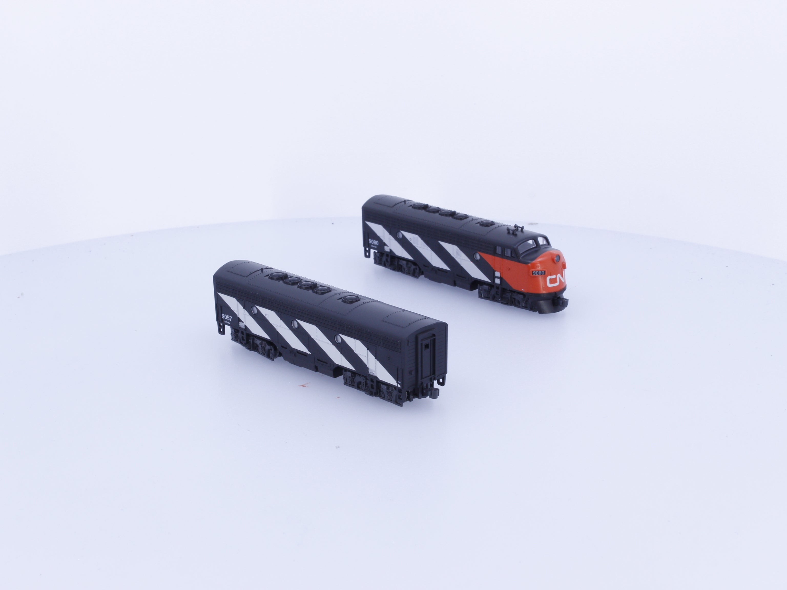 Kato 106-0425-LS N EMD F7A/B 2 Diesel Locomotive Set Canadian National (CN) 9080/9057 DCC & Sound