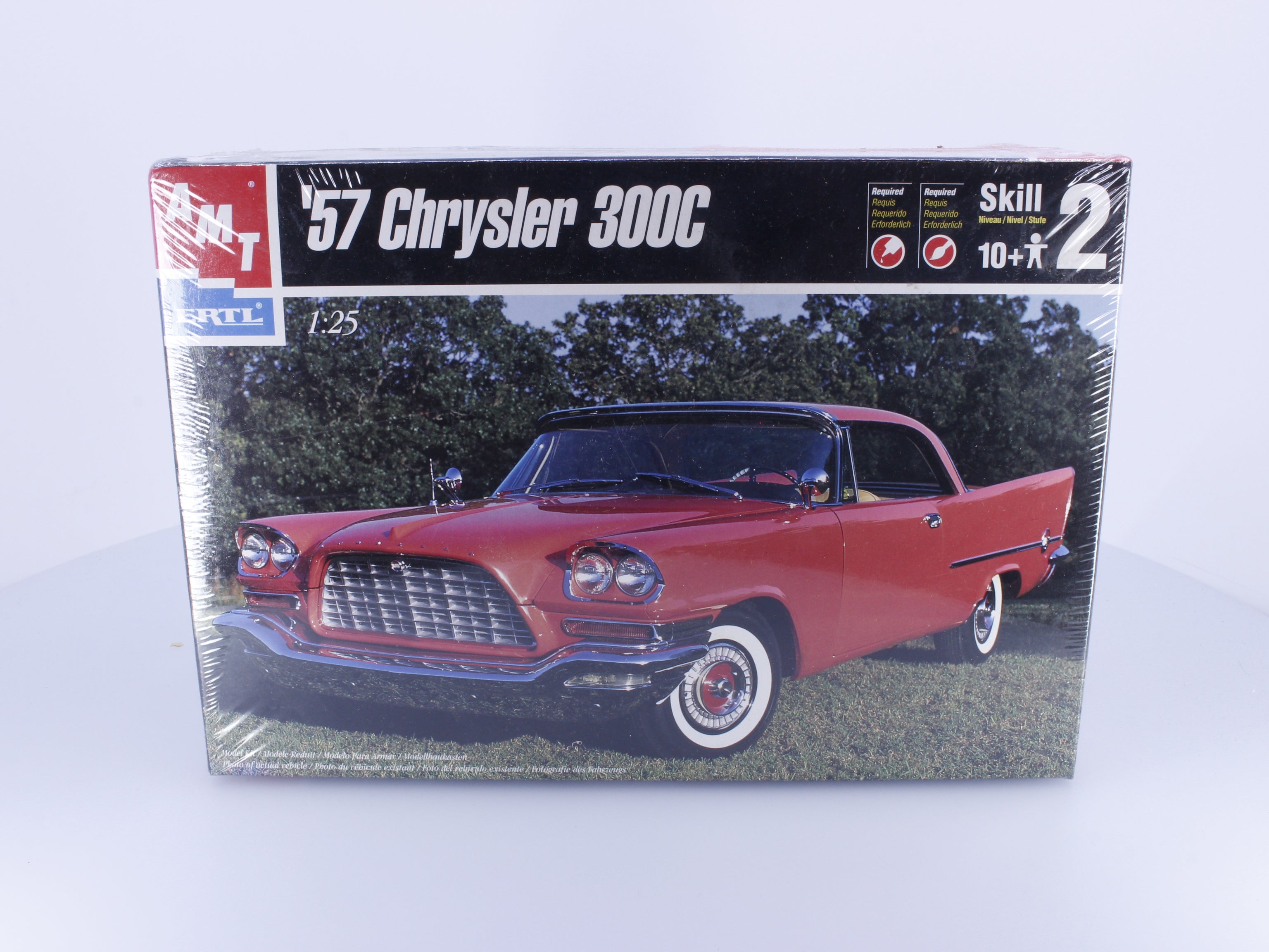 AMT 30046 G 1957 Chrysler 300C Plastic Model Kit 1/25