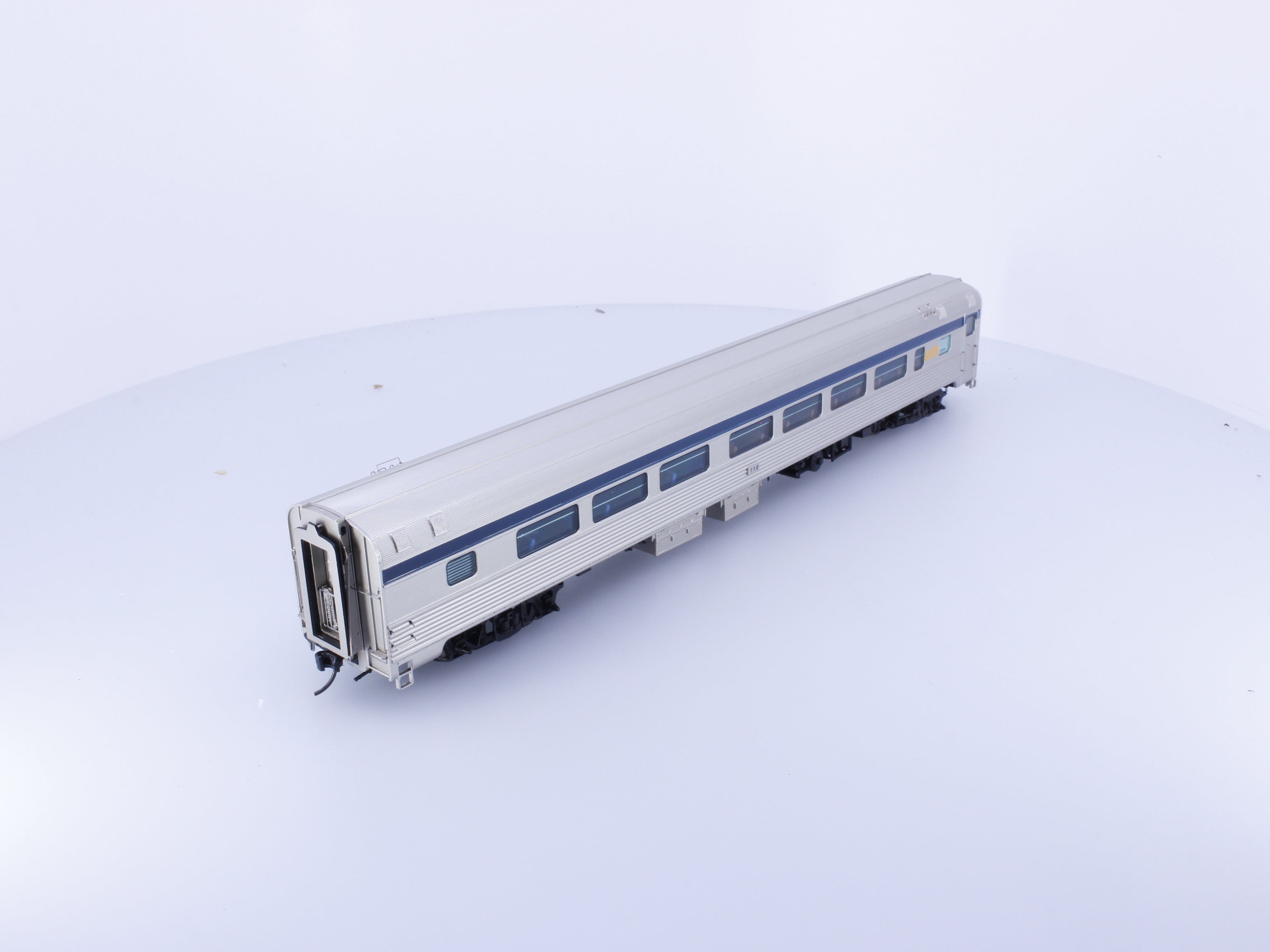 Rapido 115084 HO Budd Passenger Coach Via Rail (VIA) 118