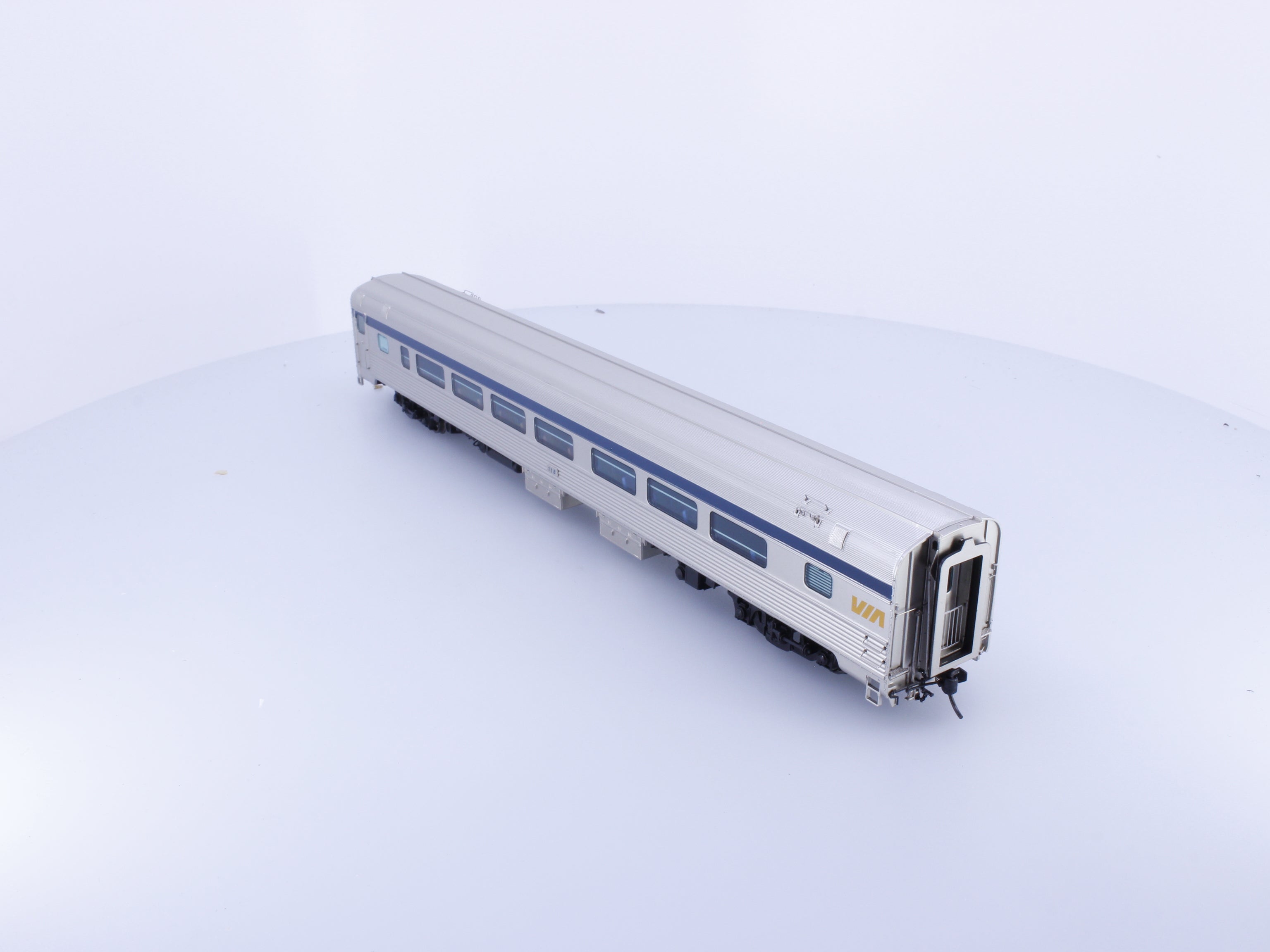 Rapido 115084 HO Budd Passenger Coach Via Rail (VIA) 118