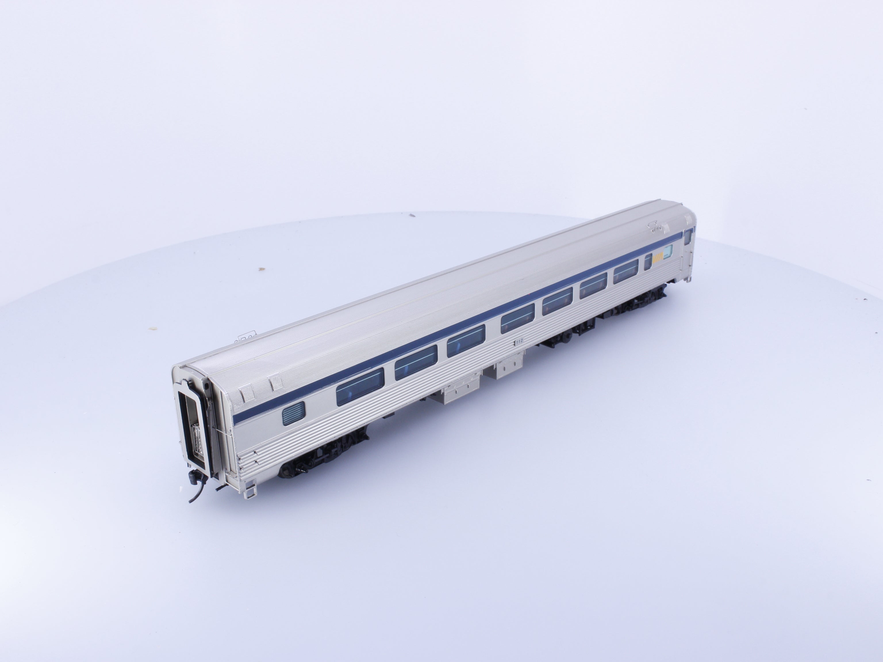 Rapido 115083 HO Budd Passenger Coach Via Rail (VIA) 112