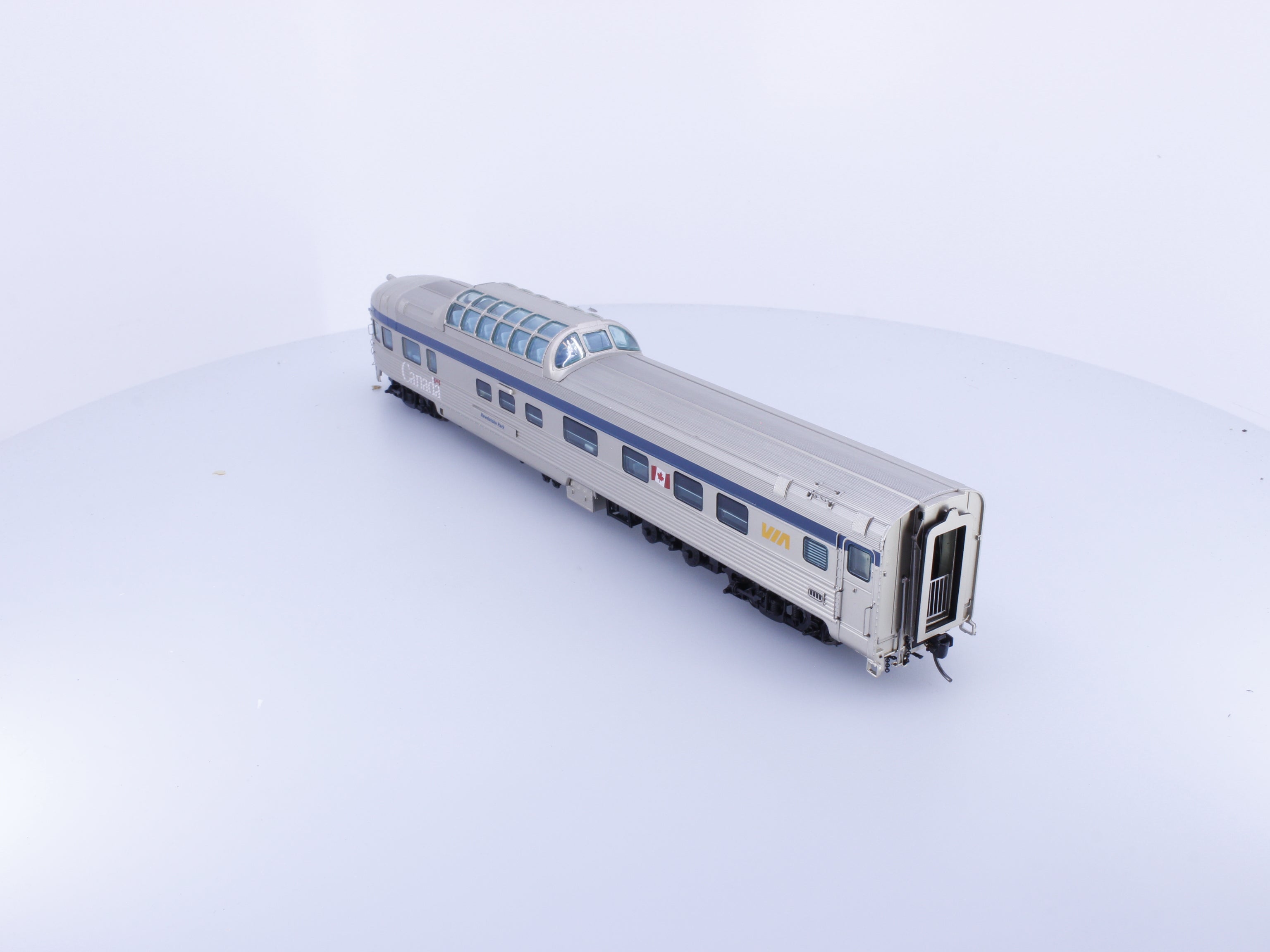 Rapido 120020 HO Park Car Revelstoke Park Canada Scheme Via Rail (VIA) Revelstoke Park