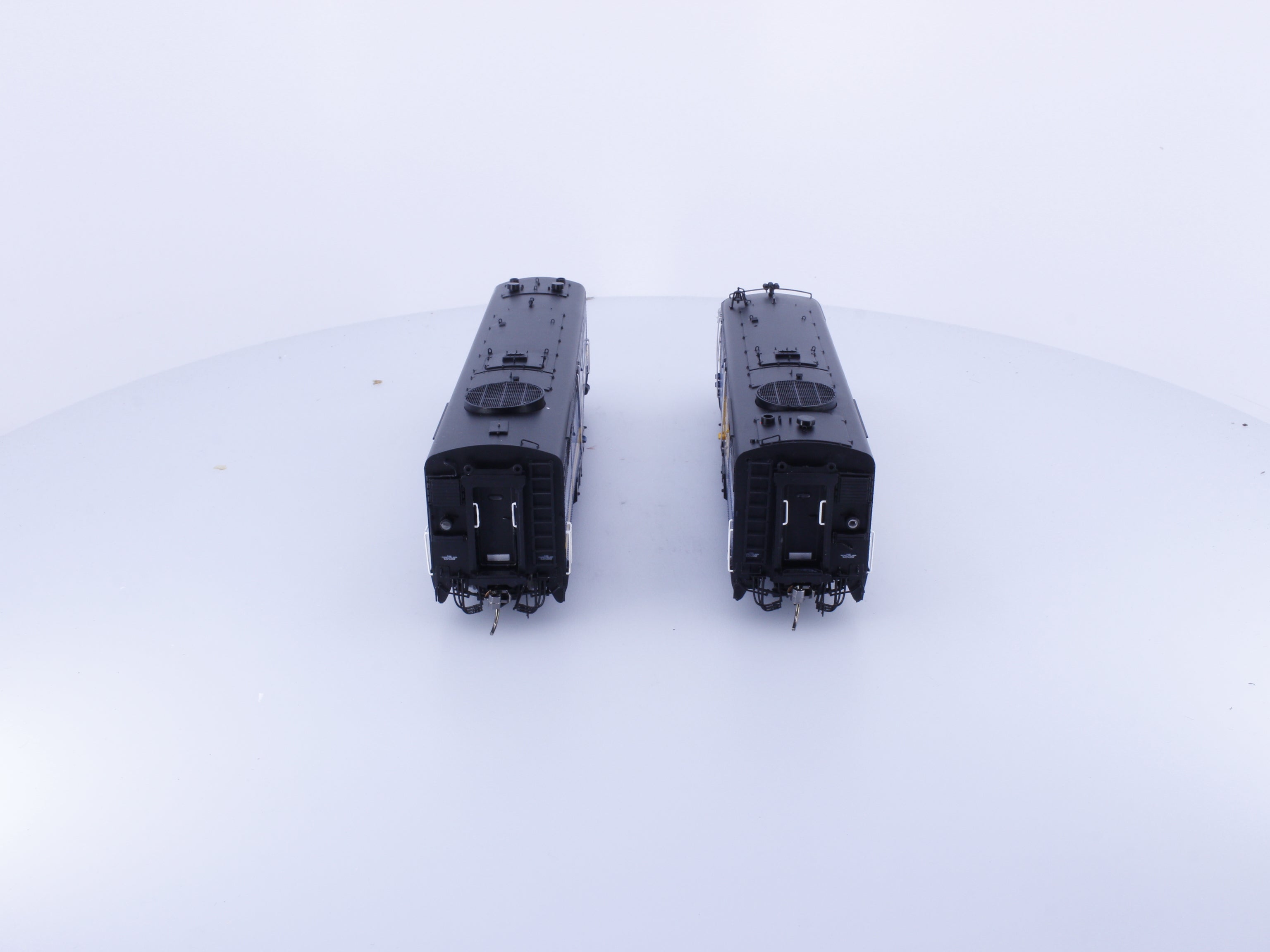 Rapido 21609 HO MLW FPA-2u and FPB-2u Diesel Locomotives Via Rail (VIA) 6758/6858 DCC & Sound