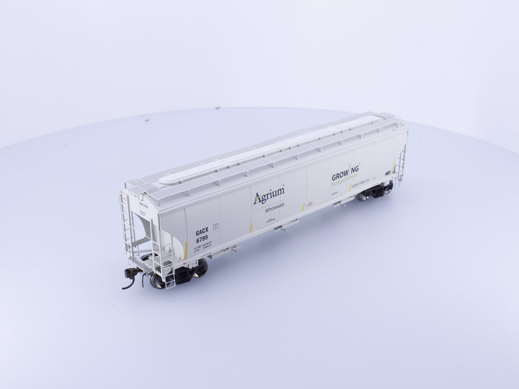 Athearn ATHG89991 HO Genesis Trinity 3 Bay Covered Hopper Agrium Wholesale General American Marks (GACX) 6795