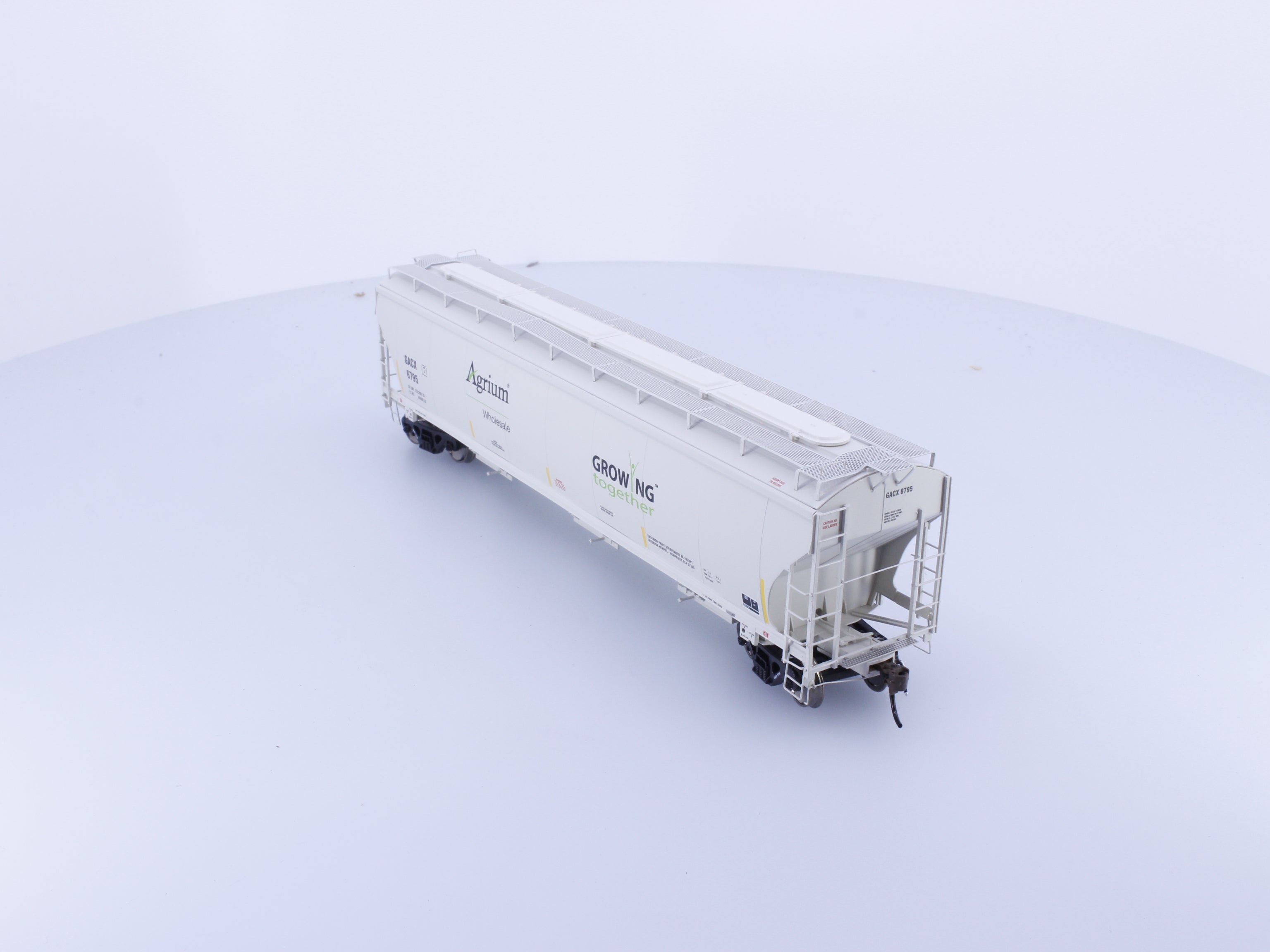 Athearn ATHG89991 HO Genesis Trinity 3 Bay Covered Hopper Agrium Wholesale General American Marks (GACX) 6795