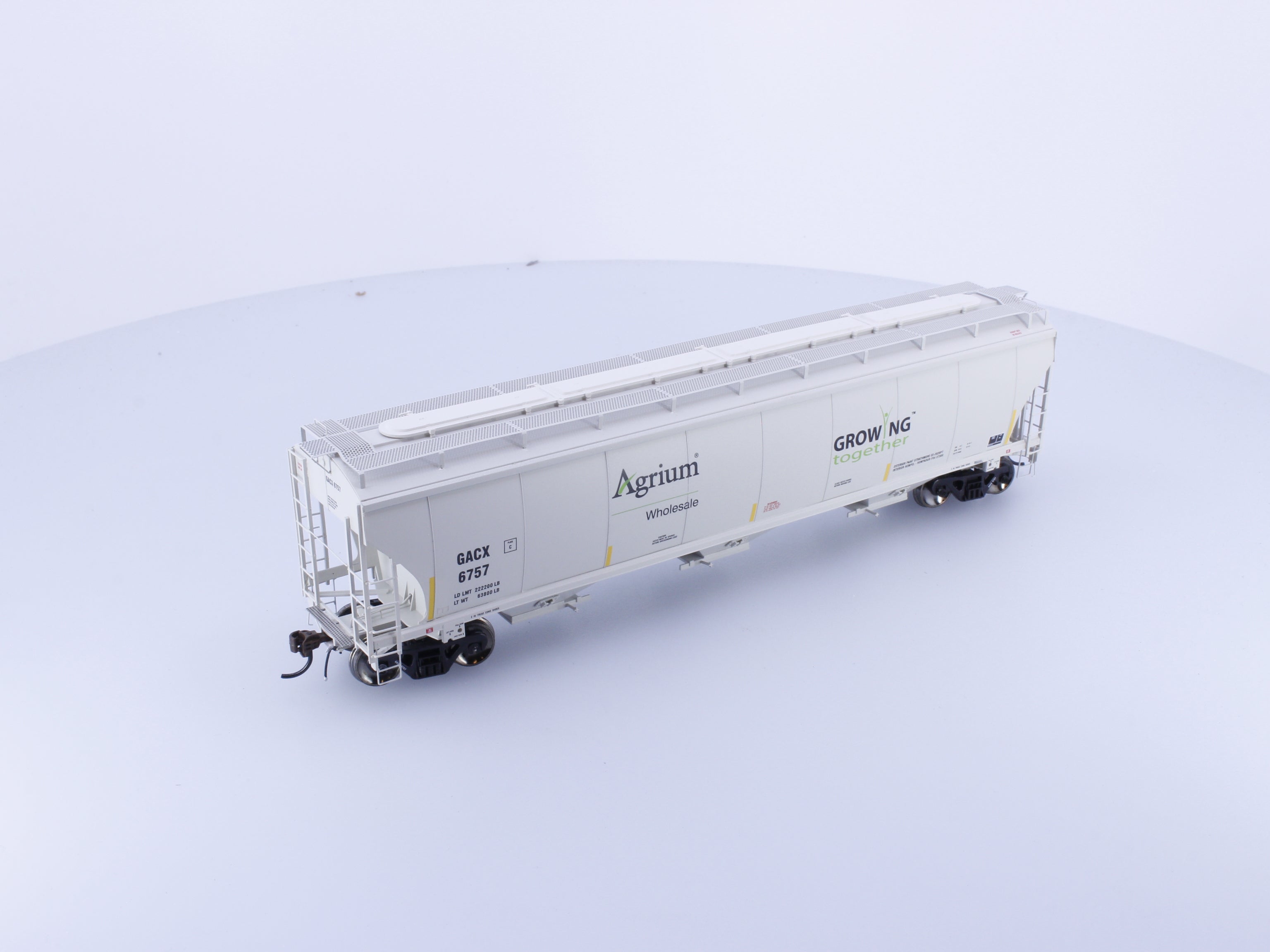 Athearn ATHG89990 HO Genesis Trinity 3 Bay Covered Hopper Agrium Wholesale General American Marks (GACX) 6757