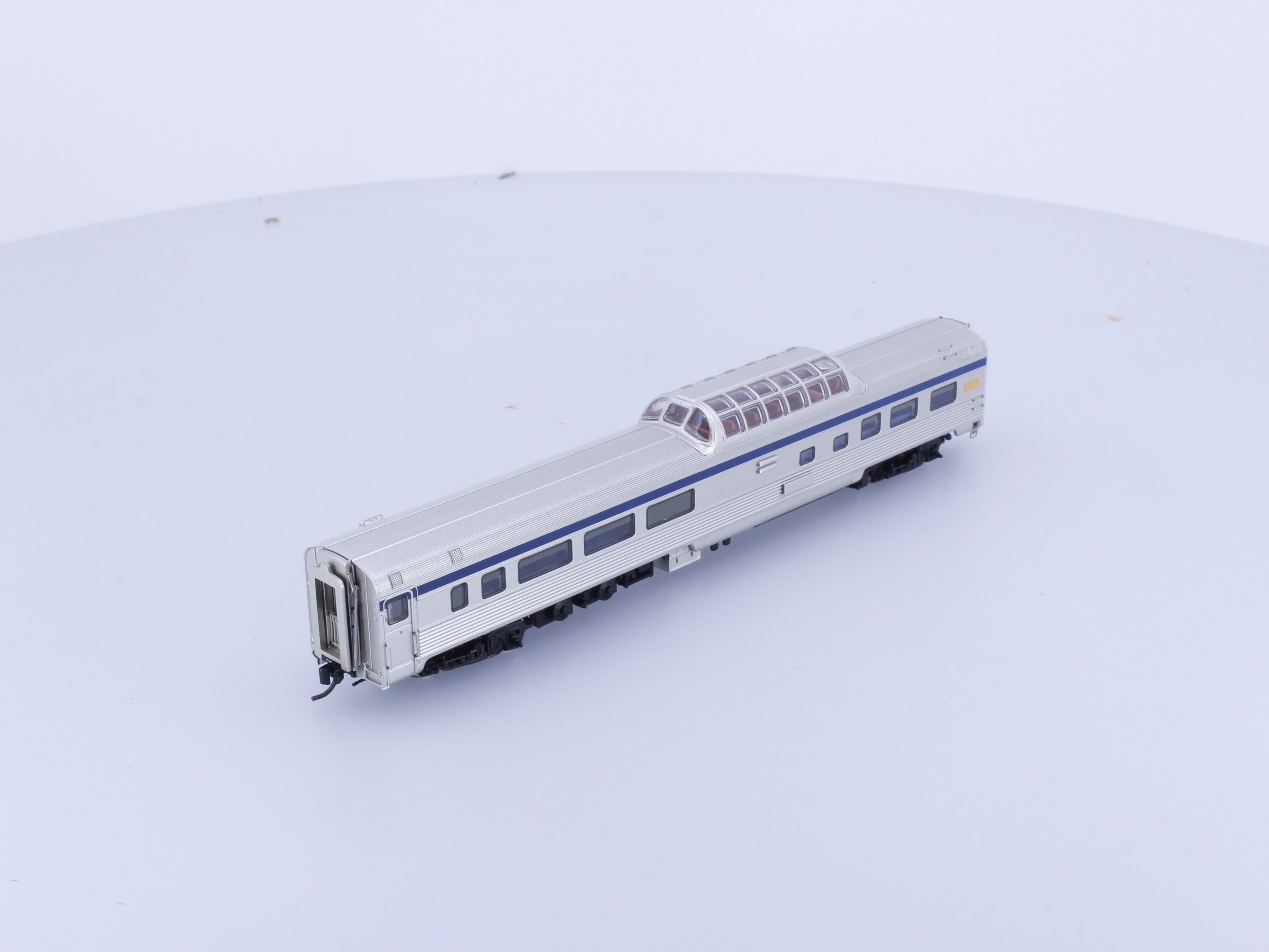 Rapido 550111 N Skyline Dome Coffee Shop Rebuilt #1 Via Rail (VIA)