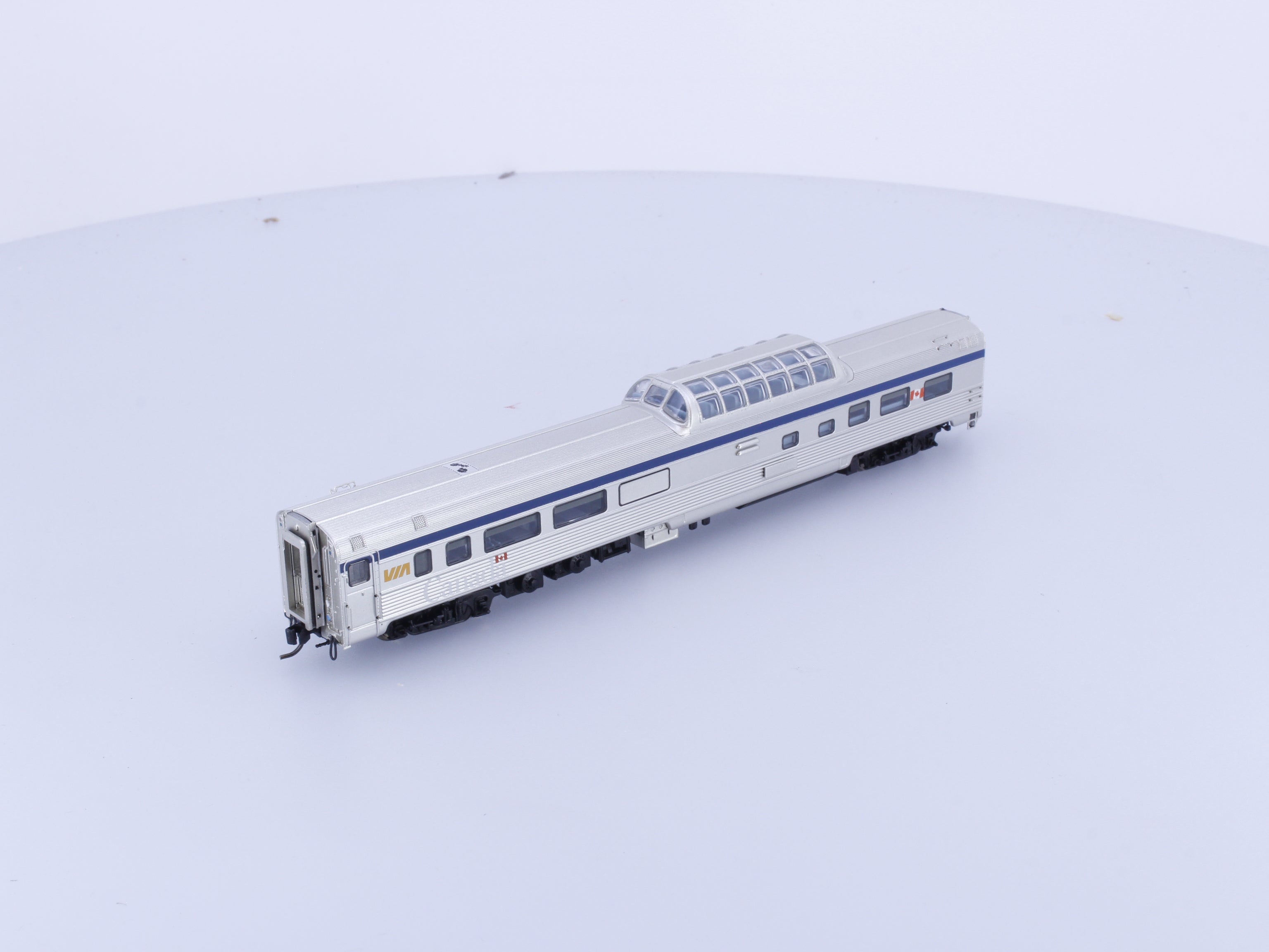 Rapido 550112 N Skyline Dome Coffee Shop Rebuilt With HEP Canada Scheme Via Rail (VIA)