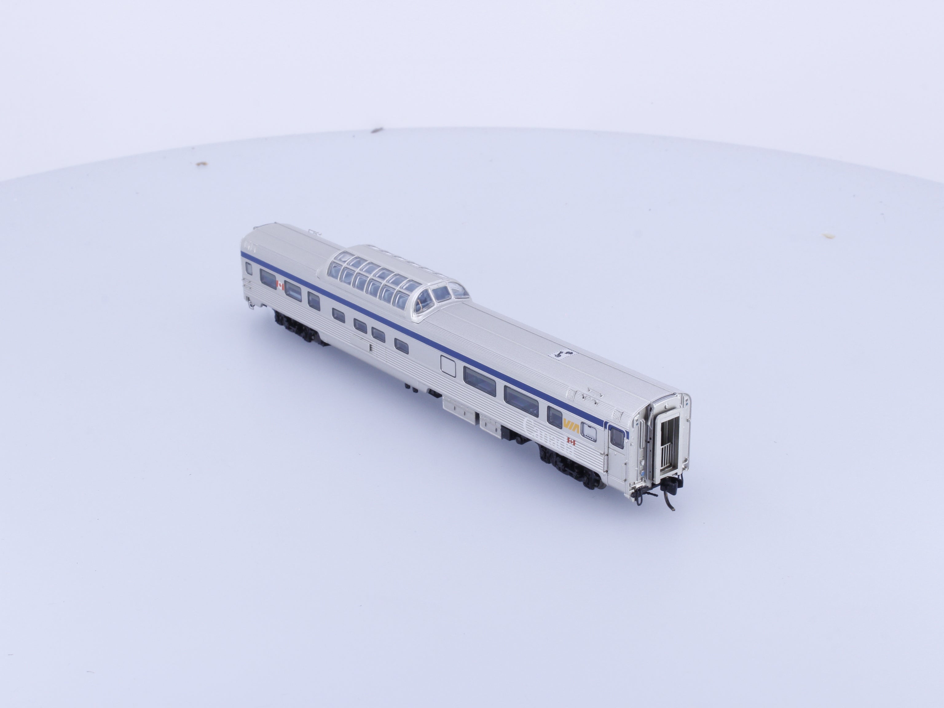 Rapido 550112 N Skyline Dome Coffee Shop Rebuilt With HEP Canada Scheme Via Rail (VIA)