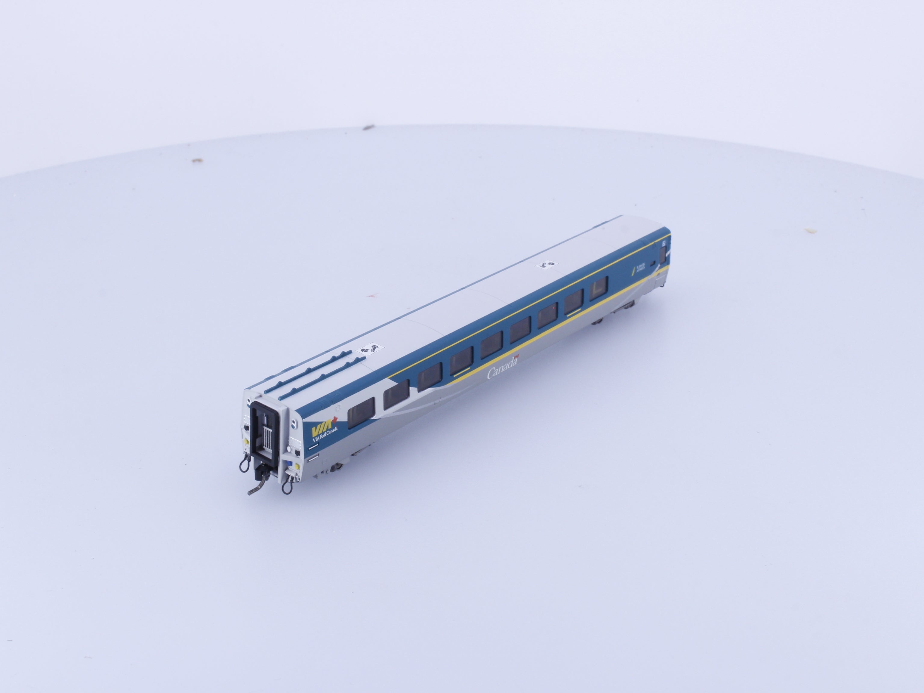 Rapido 508006 N LRC Club Car Green Scheme Via Rail (VIA)