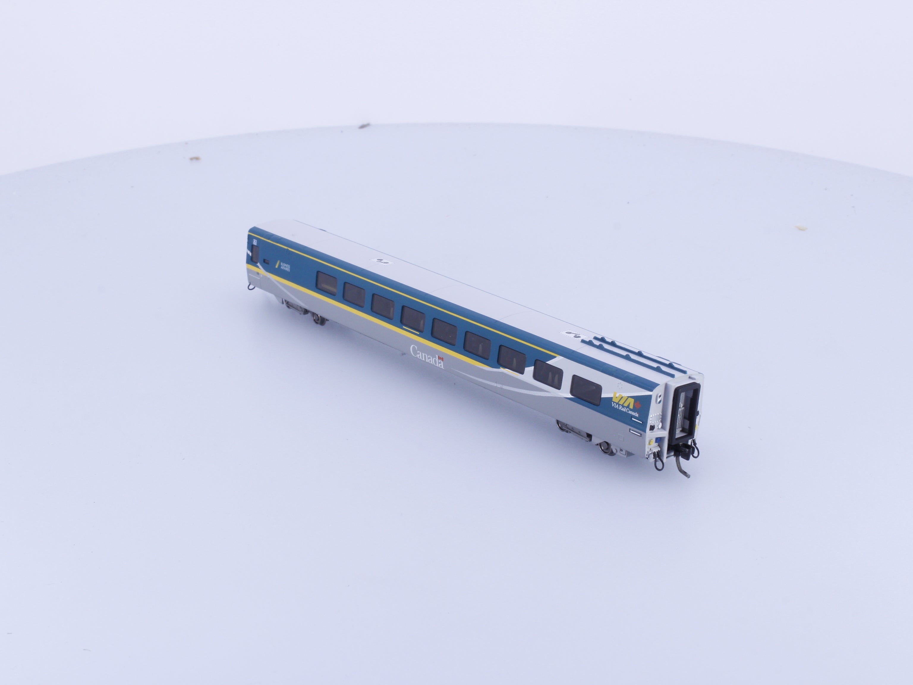 Rapido 508006 N LRC Club Car Green Scheme Via Rail (VIA)