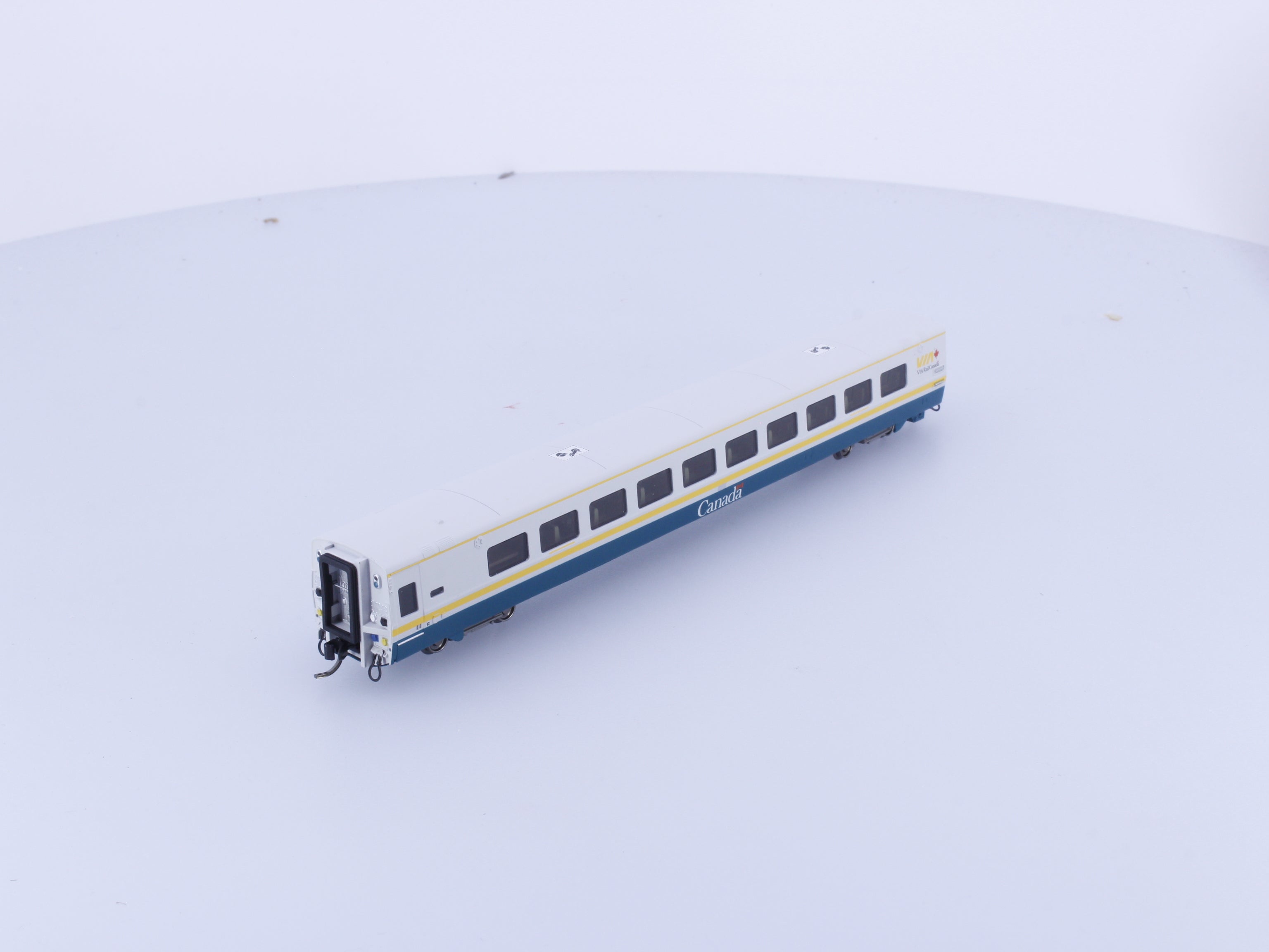 Rapido 508005 N LRC Coach Green Scheme Via Rail (VIA)